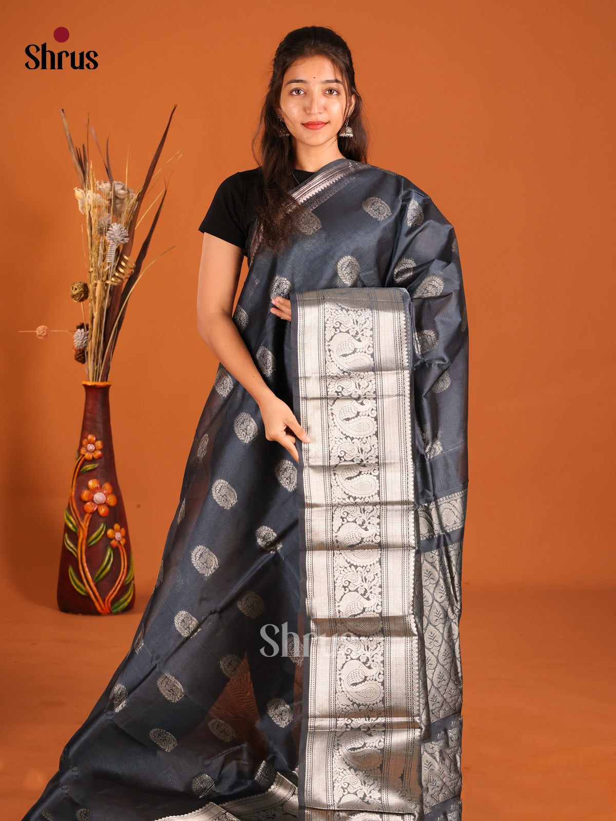 Black Single Tone Mangalagiri silkcotton Saree with zari floral buttas