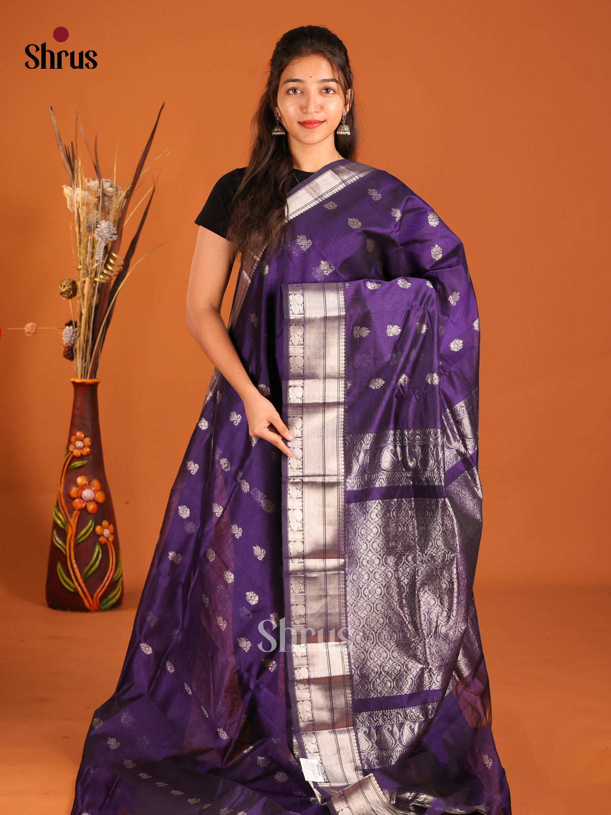 Violet - Mangalagiri silkcotton Saree gleams with zari floral buttas
