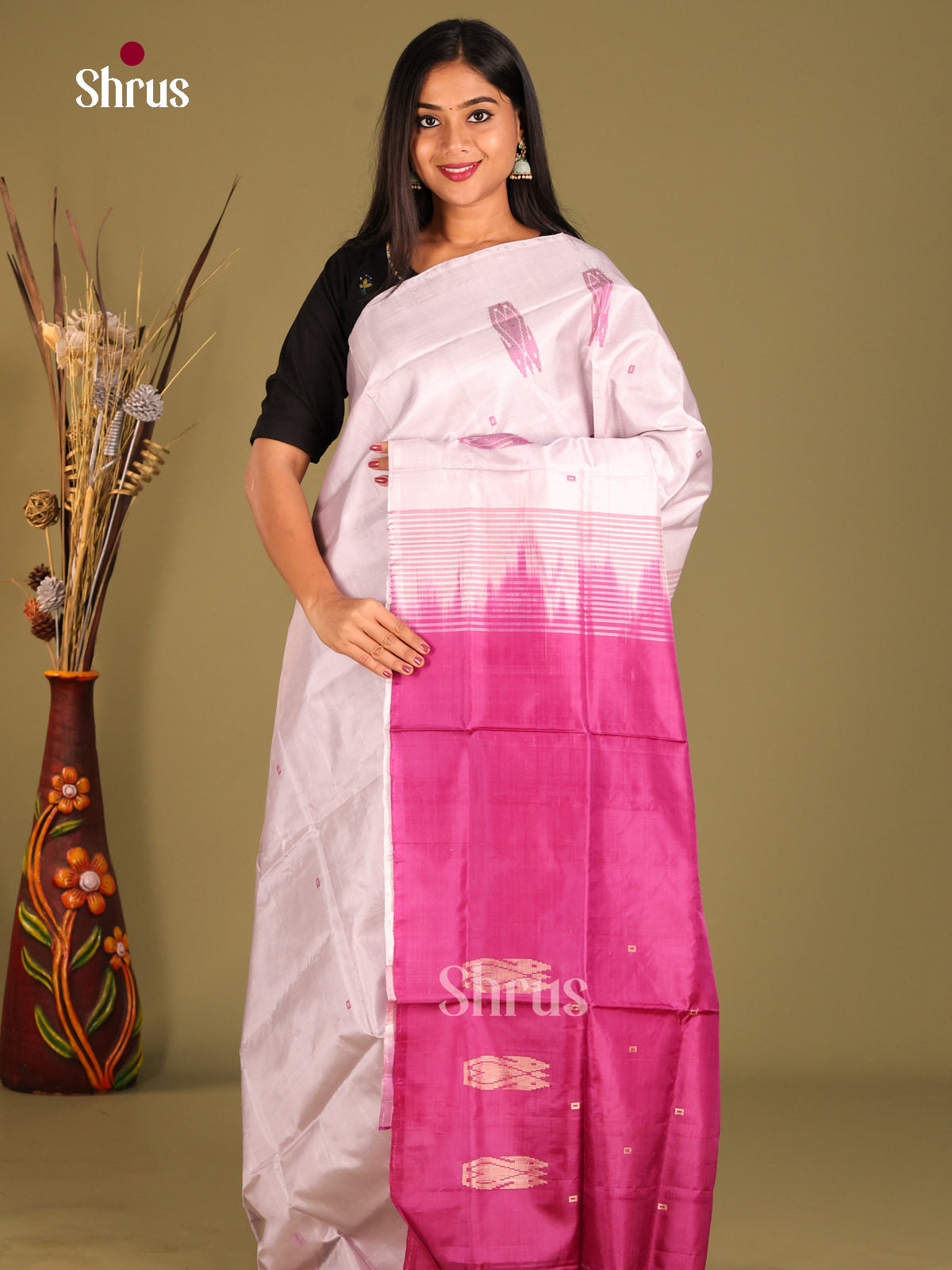 White & Majenta - Banana Pith without blouse Saree - Shop on Shrus.com