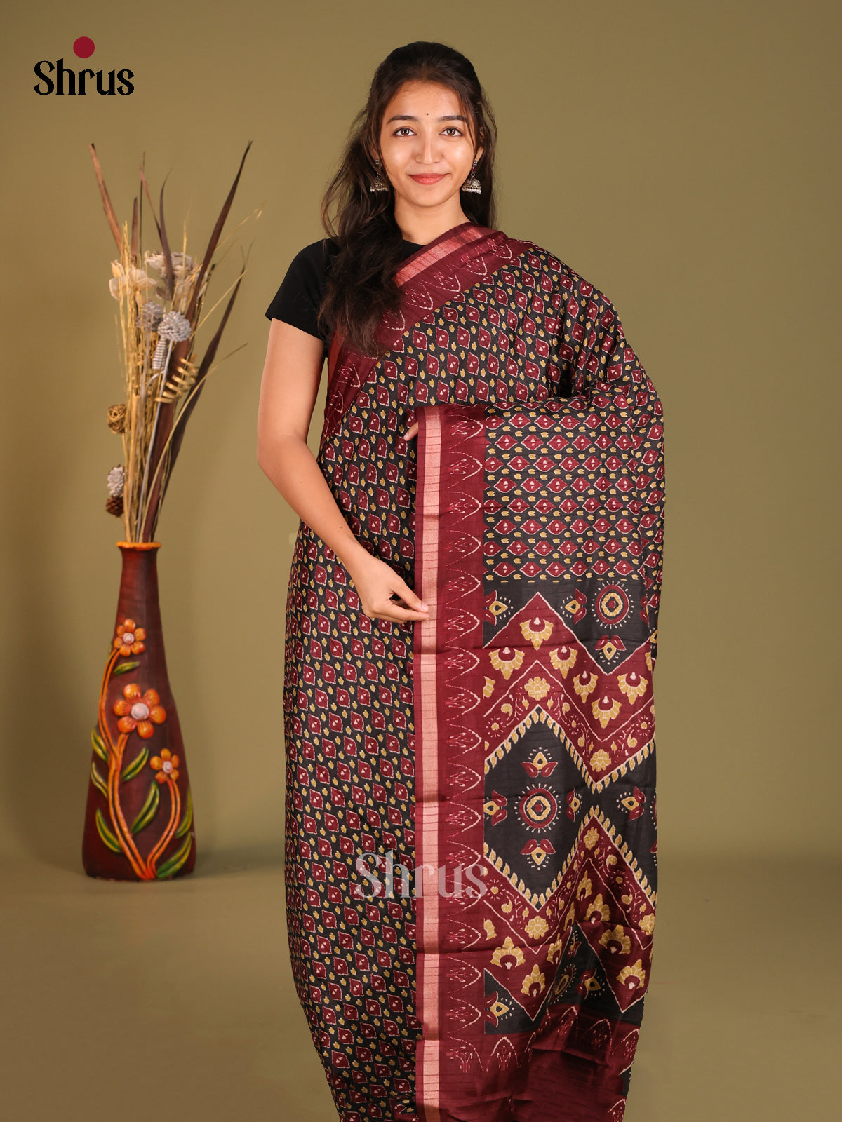 Black & Maroon- Art Modal Saree