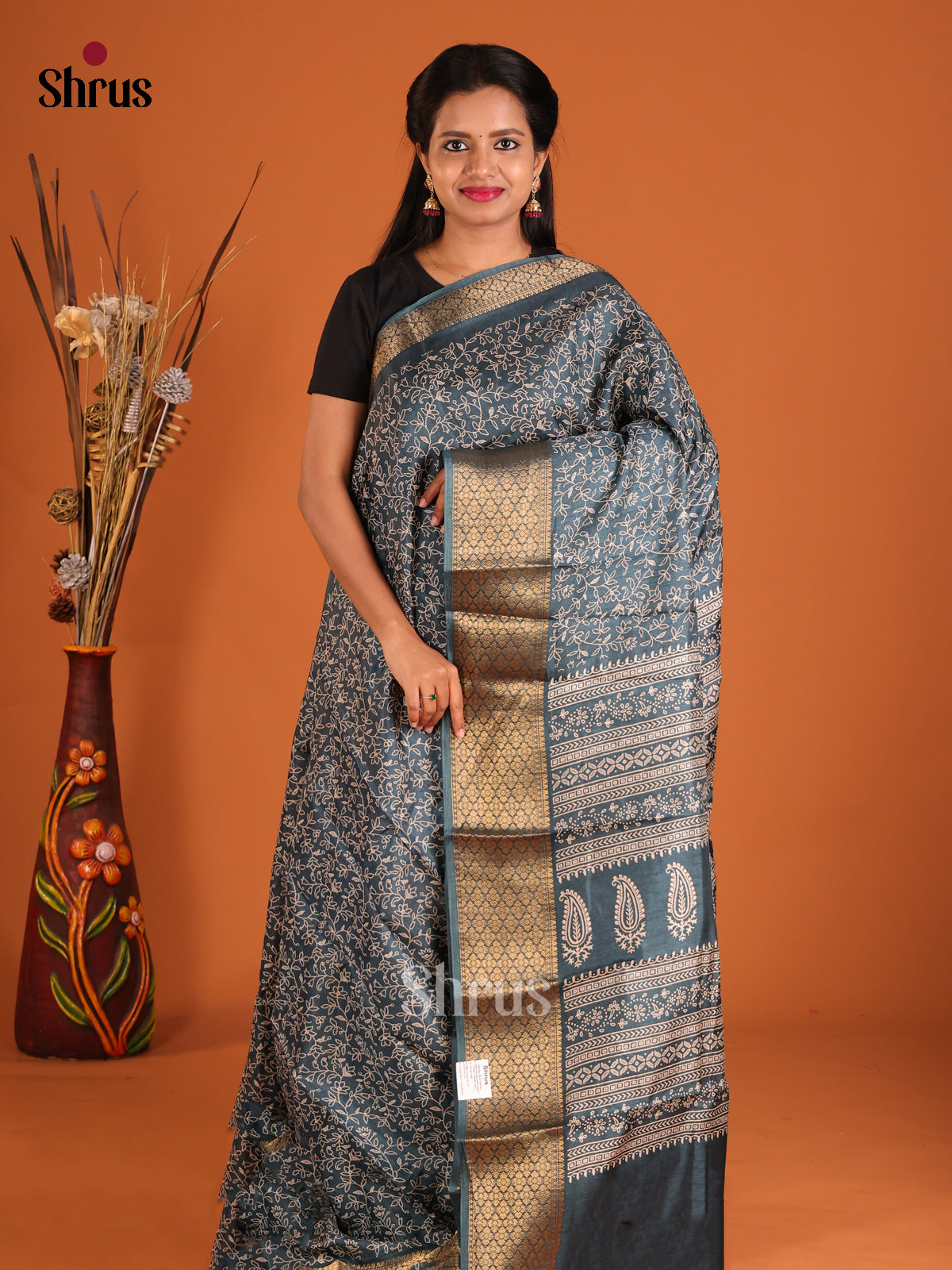 DHS09029 - Semi Crepe Saree - Shop on Shrus.com
