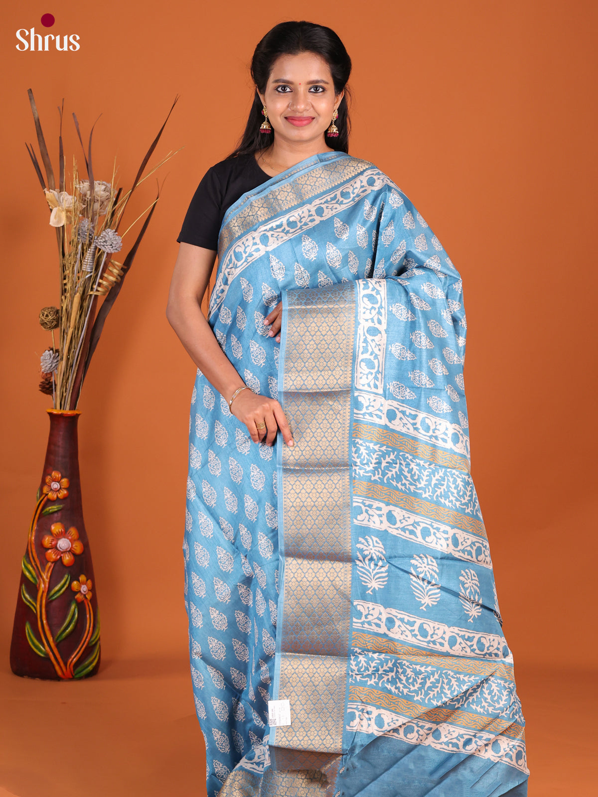 DHS09037 - Semi Crepe Saree - Shop on Shrus.com
