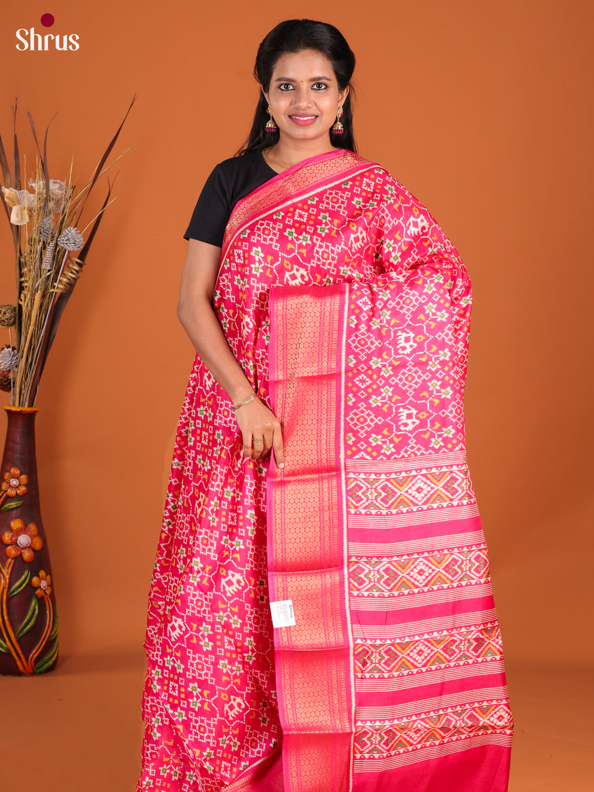 DHS09062 - Semi Crepe Saree - Shop on Shrus.com
