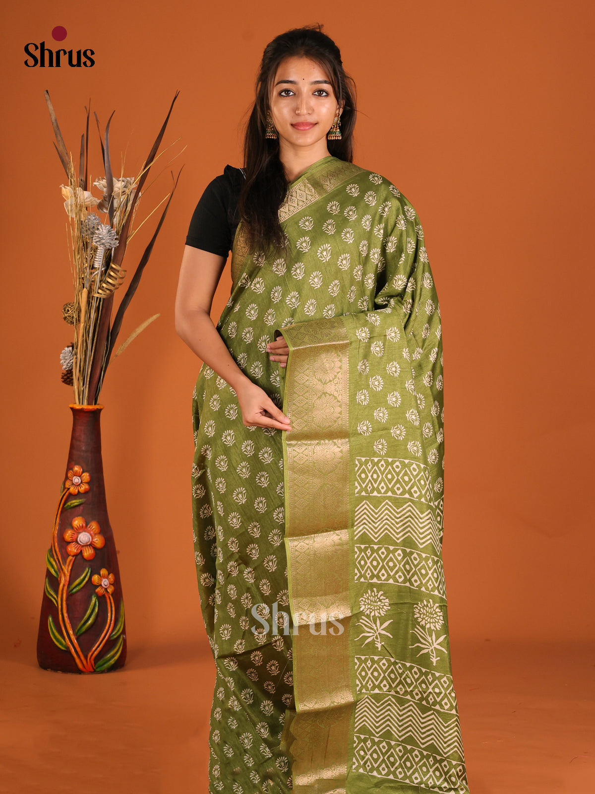 DHS09085 - Semi Crepe Saree - Shop on Shrus.com
