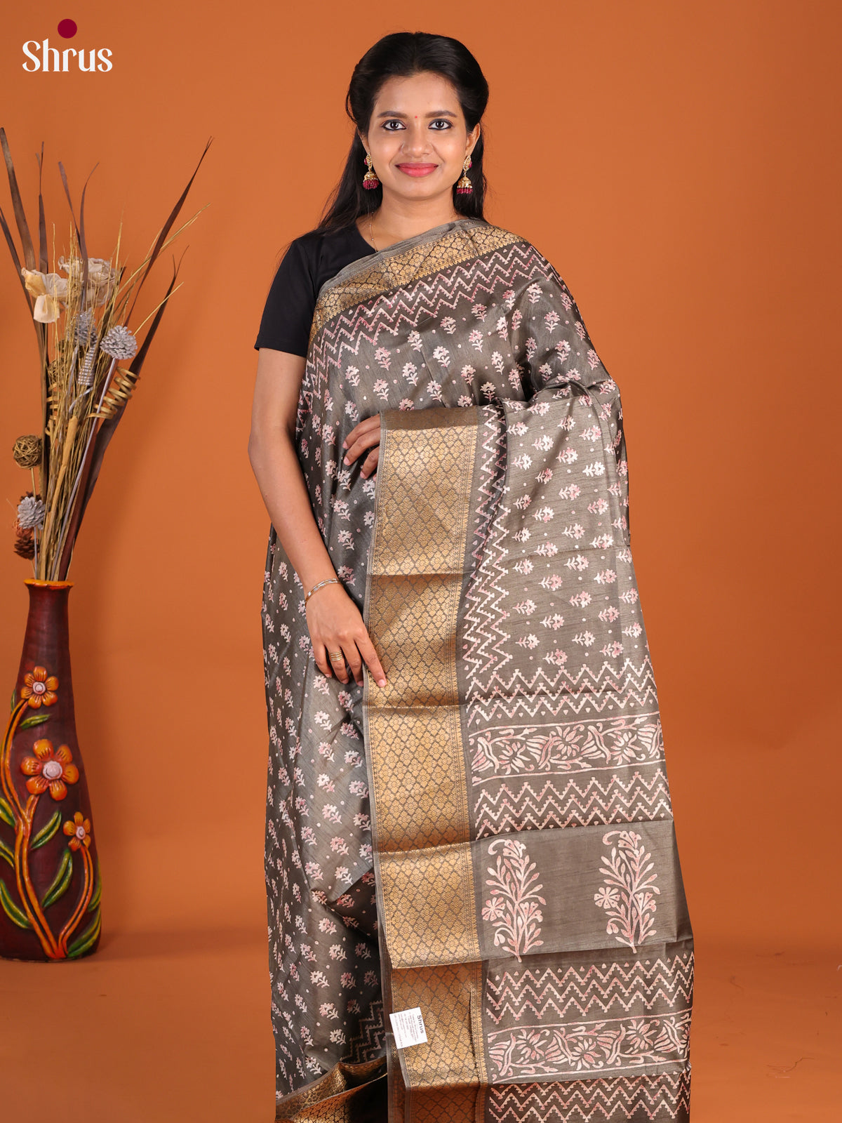 DHS09139 - Semi Crepe Saree - Shop on Shrus.com