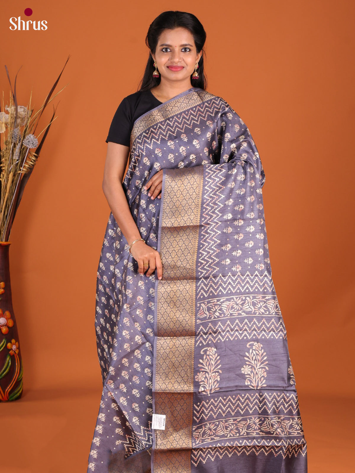 DHS09144 - Semi Crepe Saree - Shop on Shrus.com