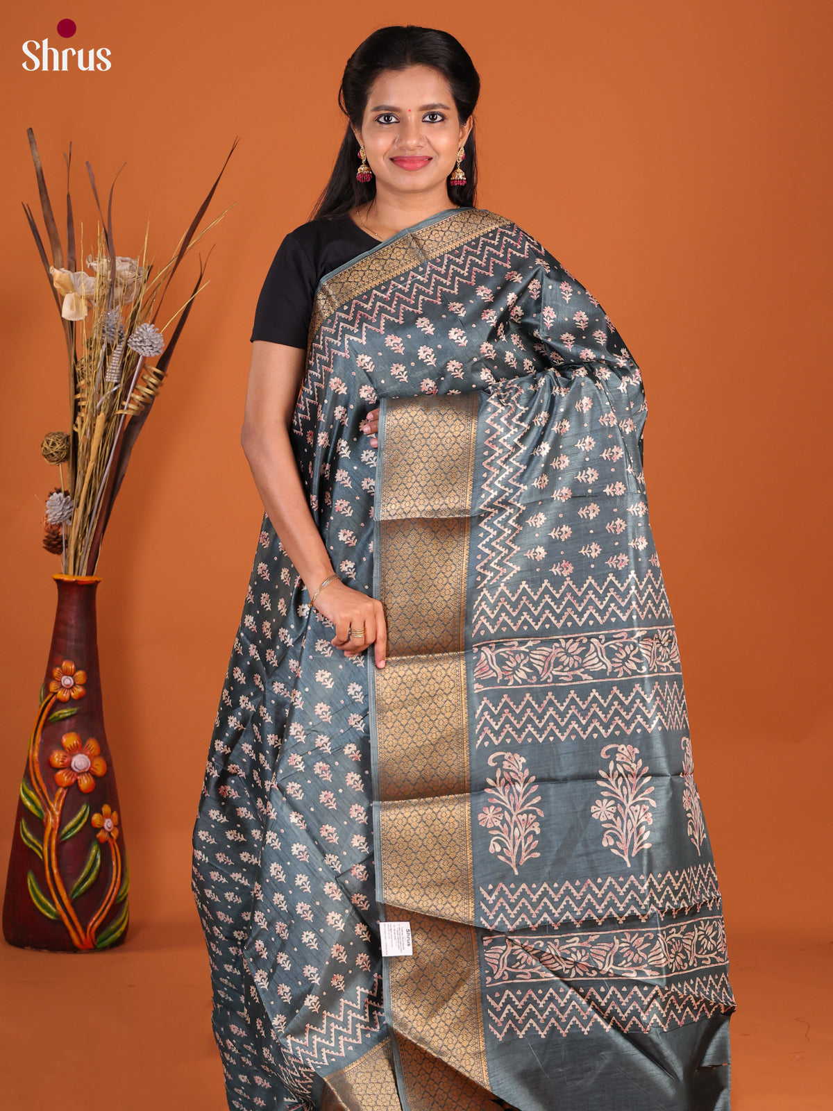 DHS09145 - Semi Crepe Saree - Shop on Shrus.com