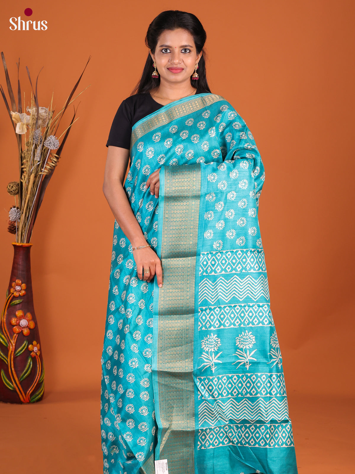 DHS09179 - Semi Crepe Saree - Shop on Shrus.com