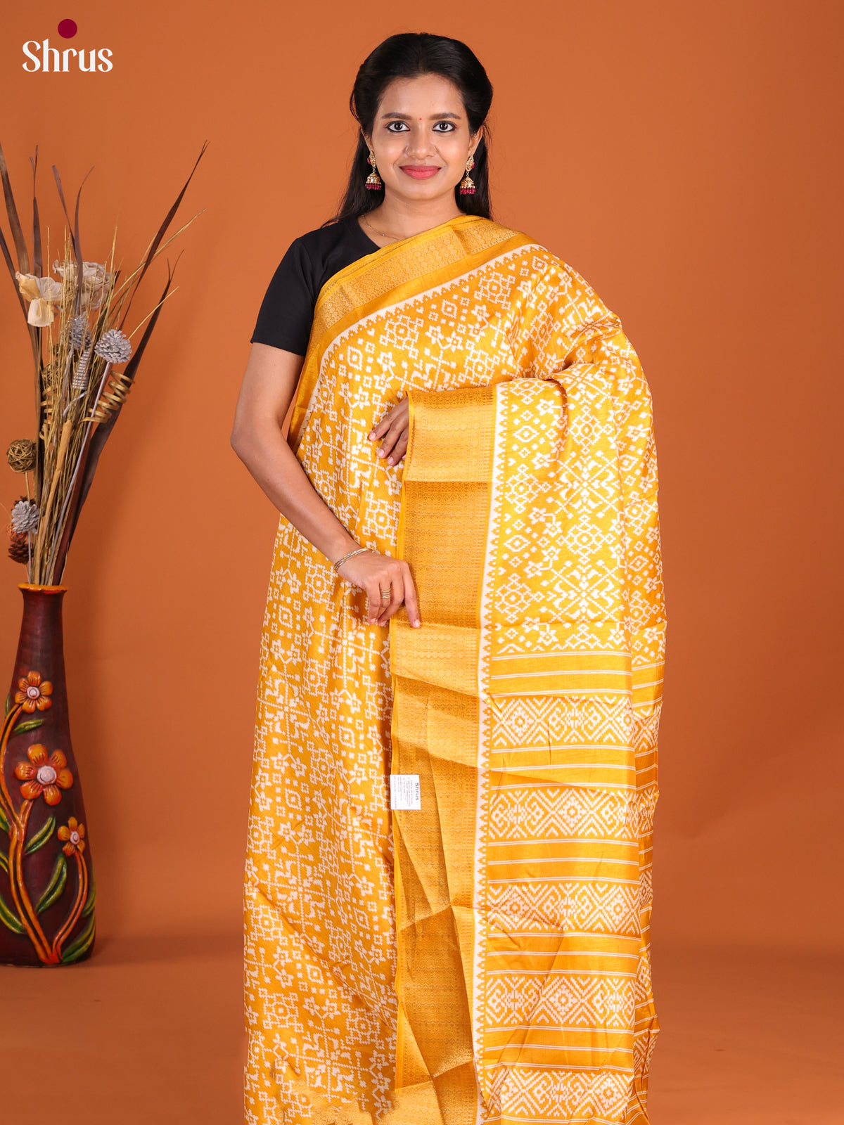 DHS09227 - Semi Crepe Saree - Shop on Shrus.com