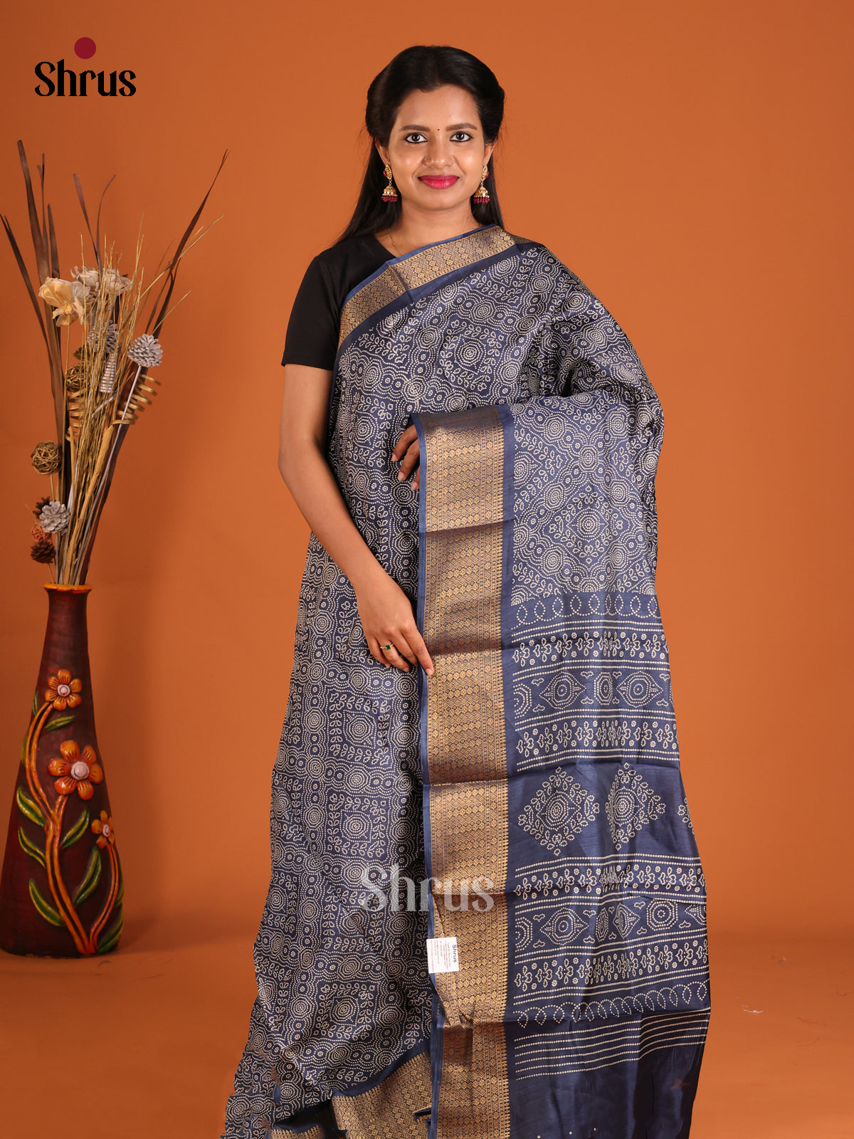 DHS09247 - Semi Crepe Saree - Shop on Shrus.com