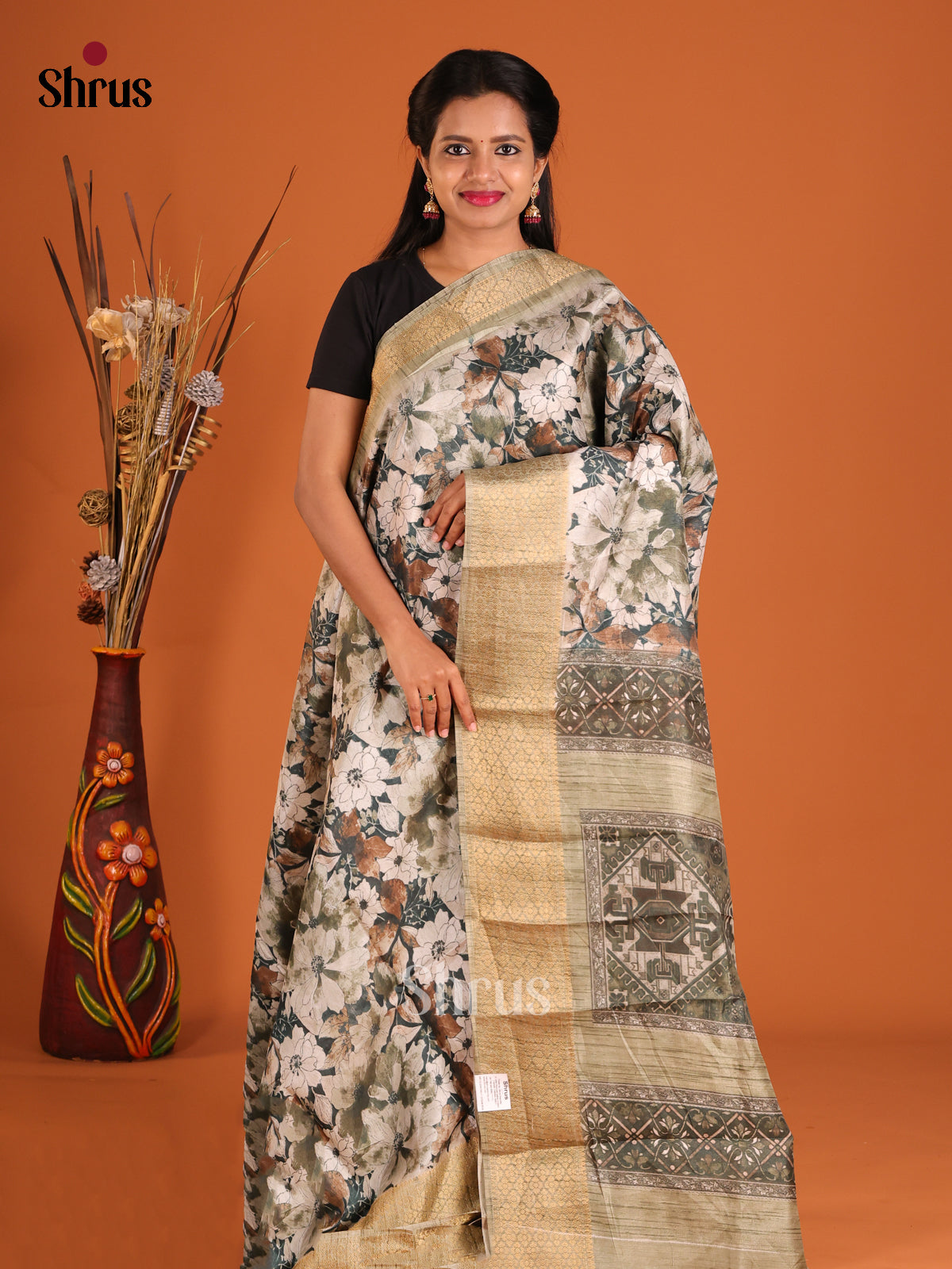 DHS09280 - Semi Crepe Saree - Shop on Shrus.com