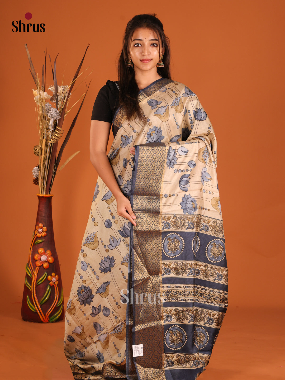 DHS09286 - Semi Crepe Saree - Shop on Shrus.com