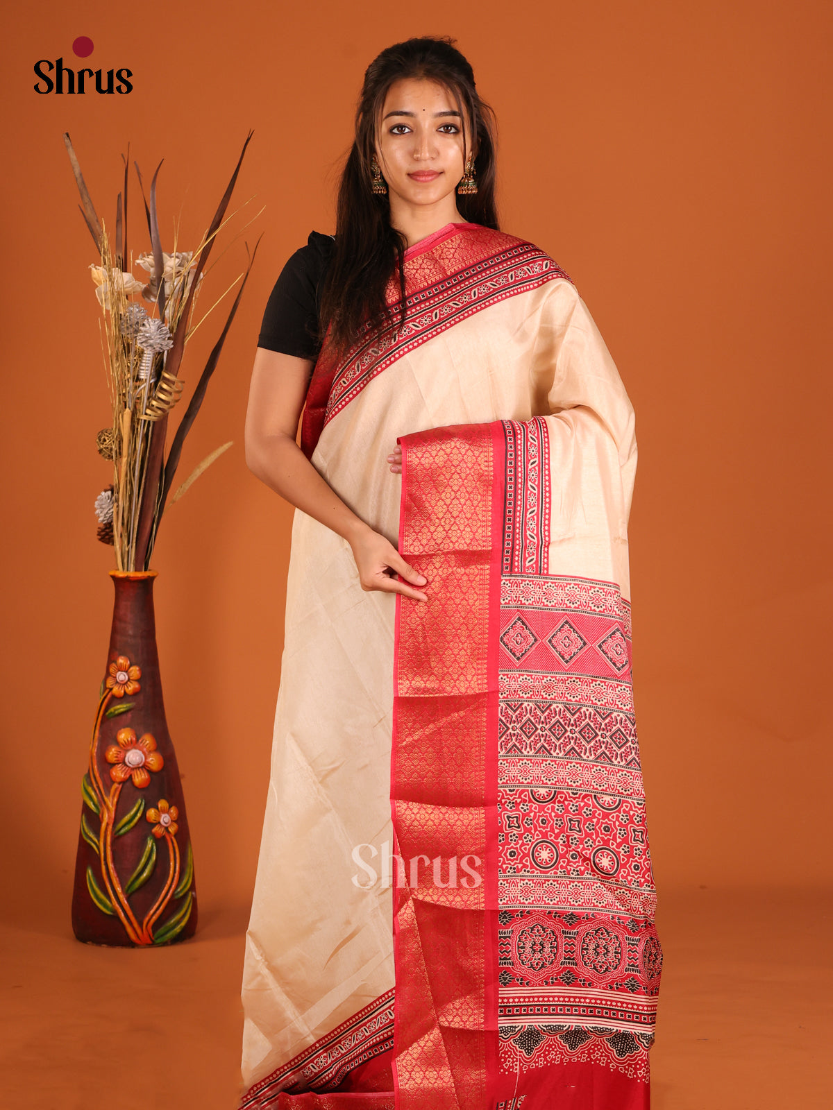 DHS09317 - Semi Crepe Saree - Shop on Shrus.com