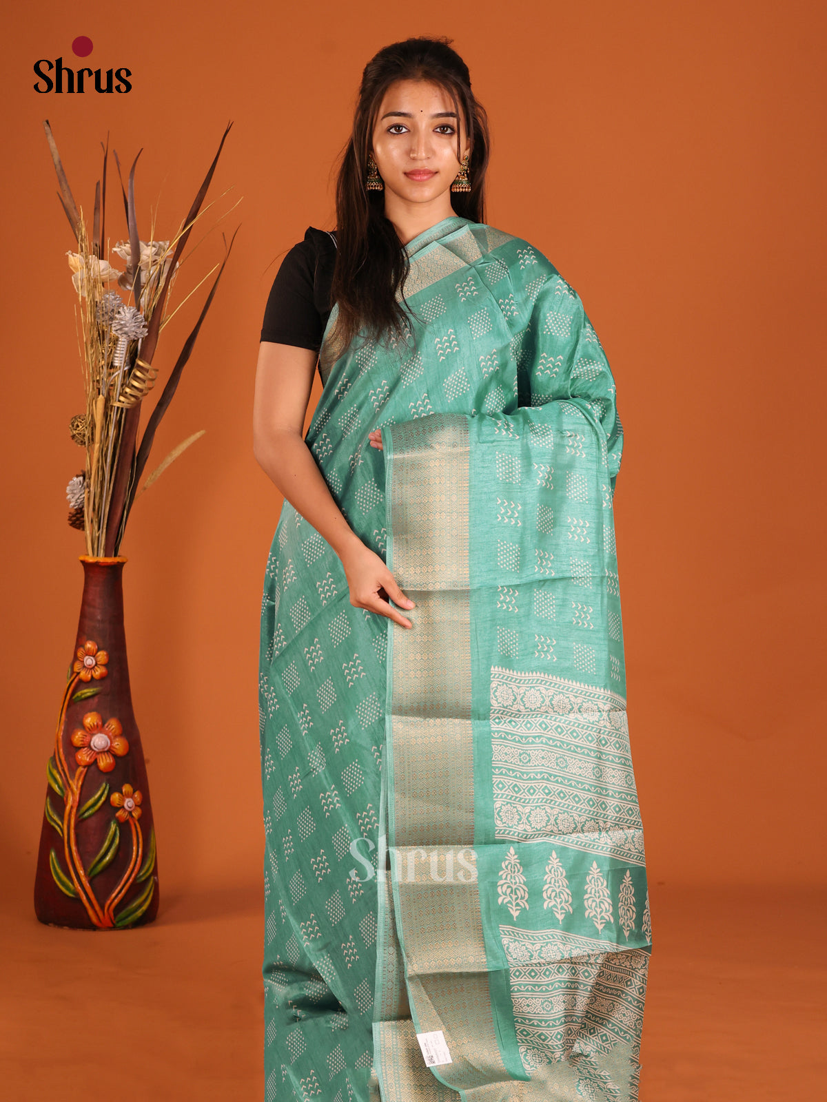 DHS09327 - Semi Crepe Saree - Shop on Shrus.com