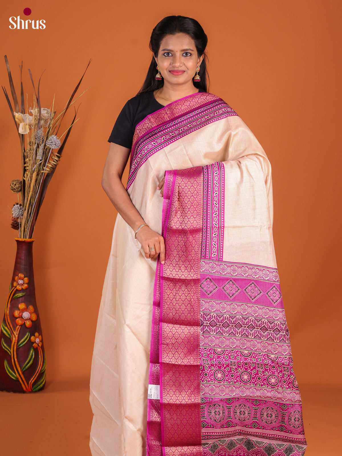 DHS09334 - Semi Crepe Saree - Shop on Shrus.com