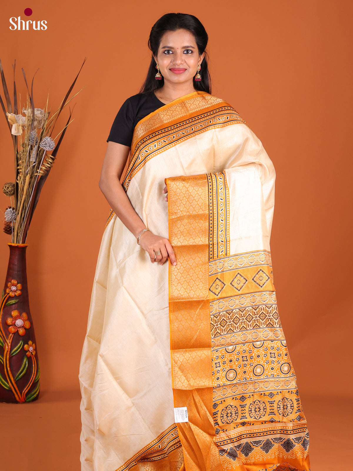 DHS09357 - Semi Crepe Saree - Shop on Shrus.com