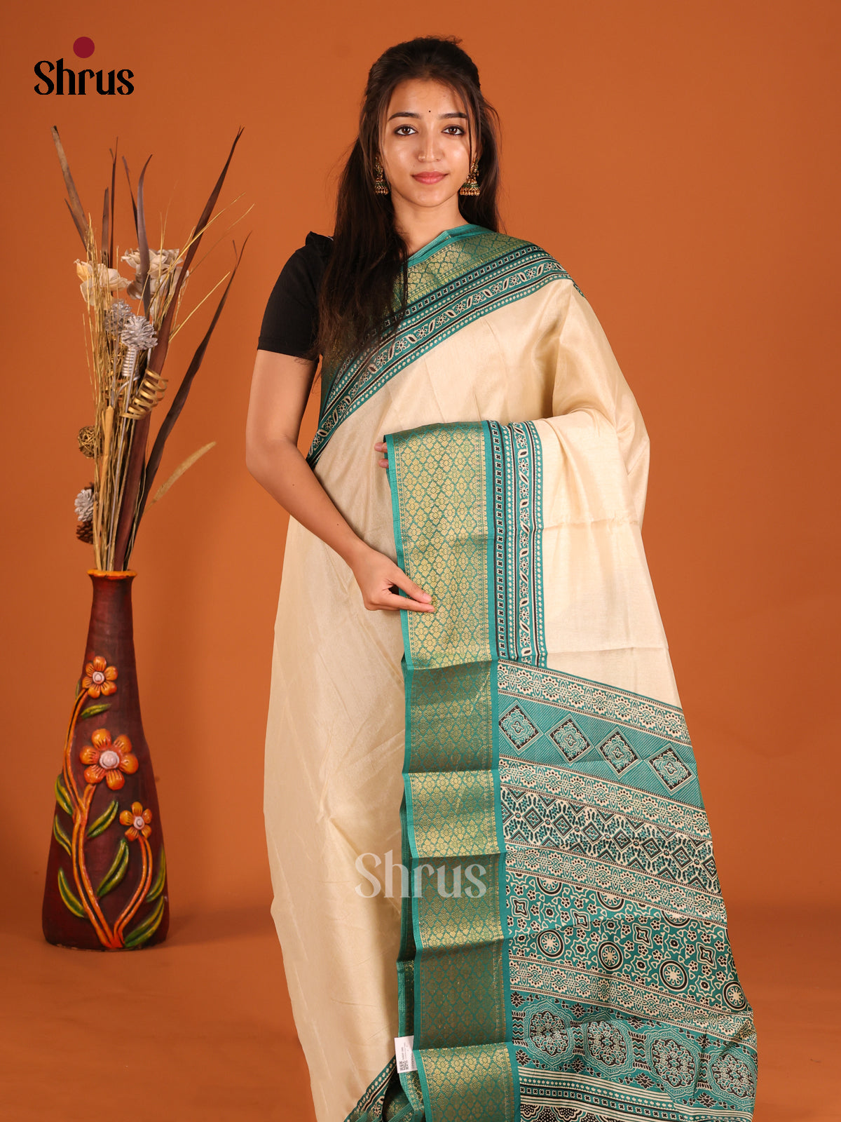 DHS09363 - Semi Crepe Saree - Shop on Shrus.com