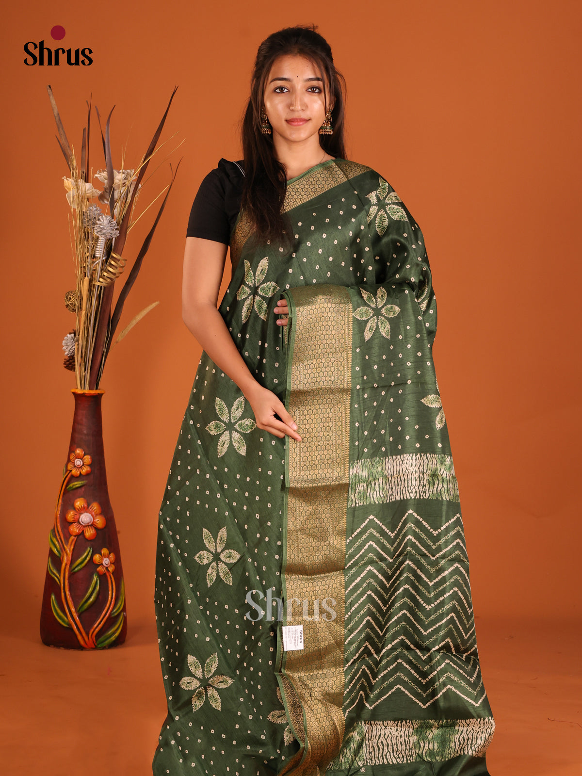 DHS09364 - Semi Crepe Saree - Shop on Shrus.com
