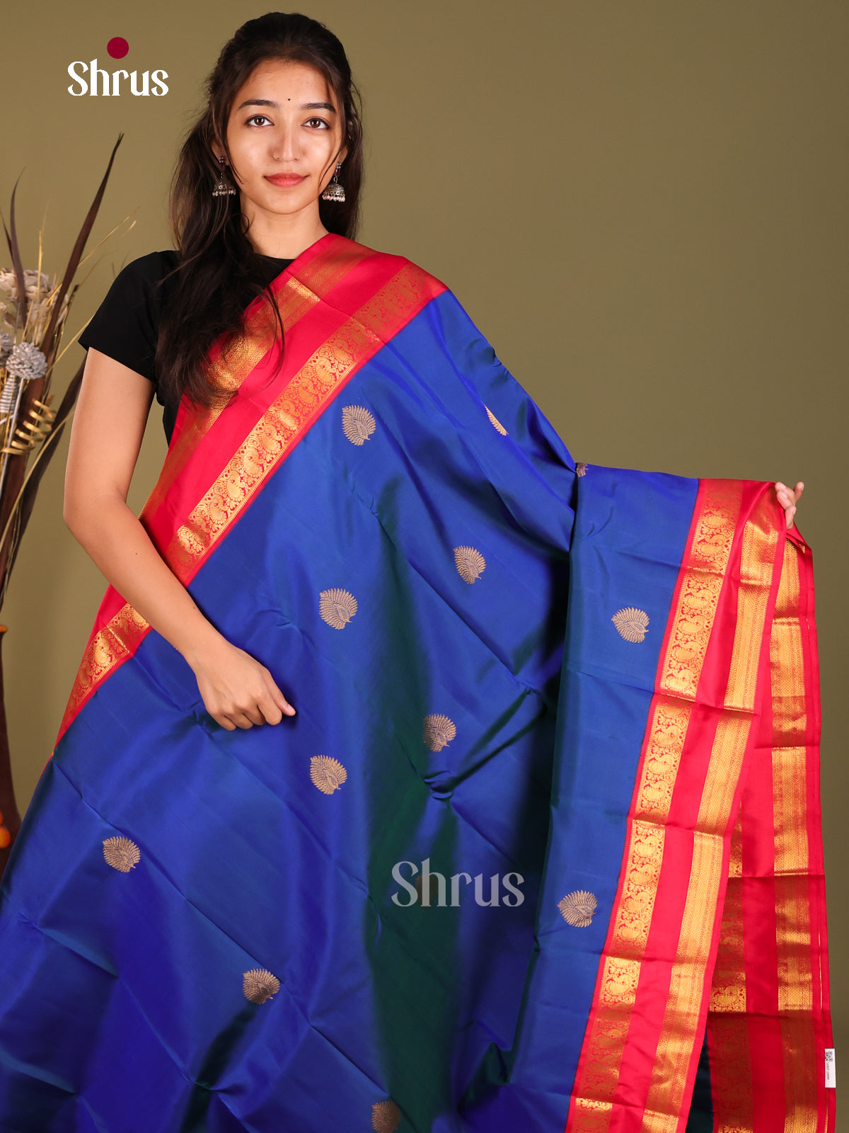 Elegant Blue Kanchipuram Saree with Zari Buttas & Red rettaipet zari border - Shop on Shrus.com