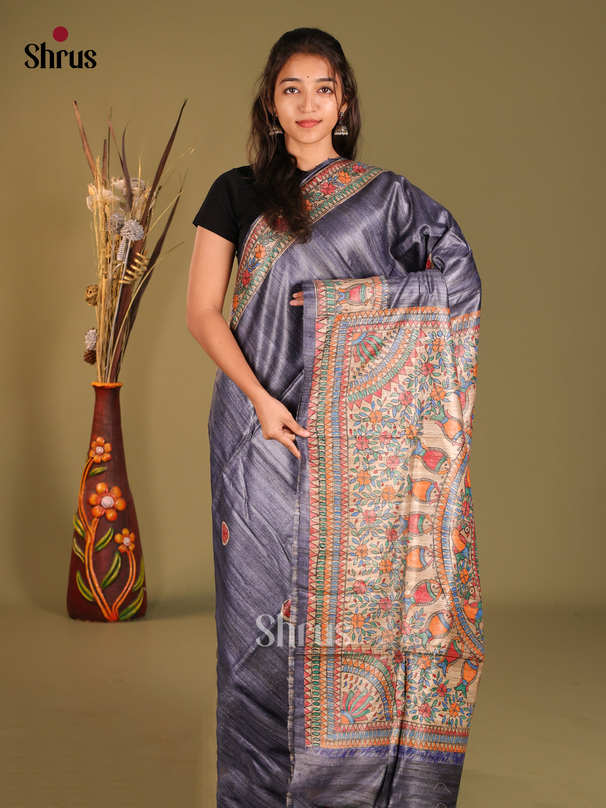 Graceful Grey Tussar Silk Saree with Multicolor Pallu - Shop on Shrus.com
