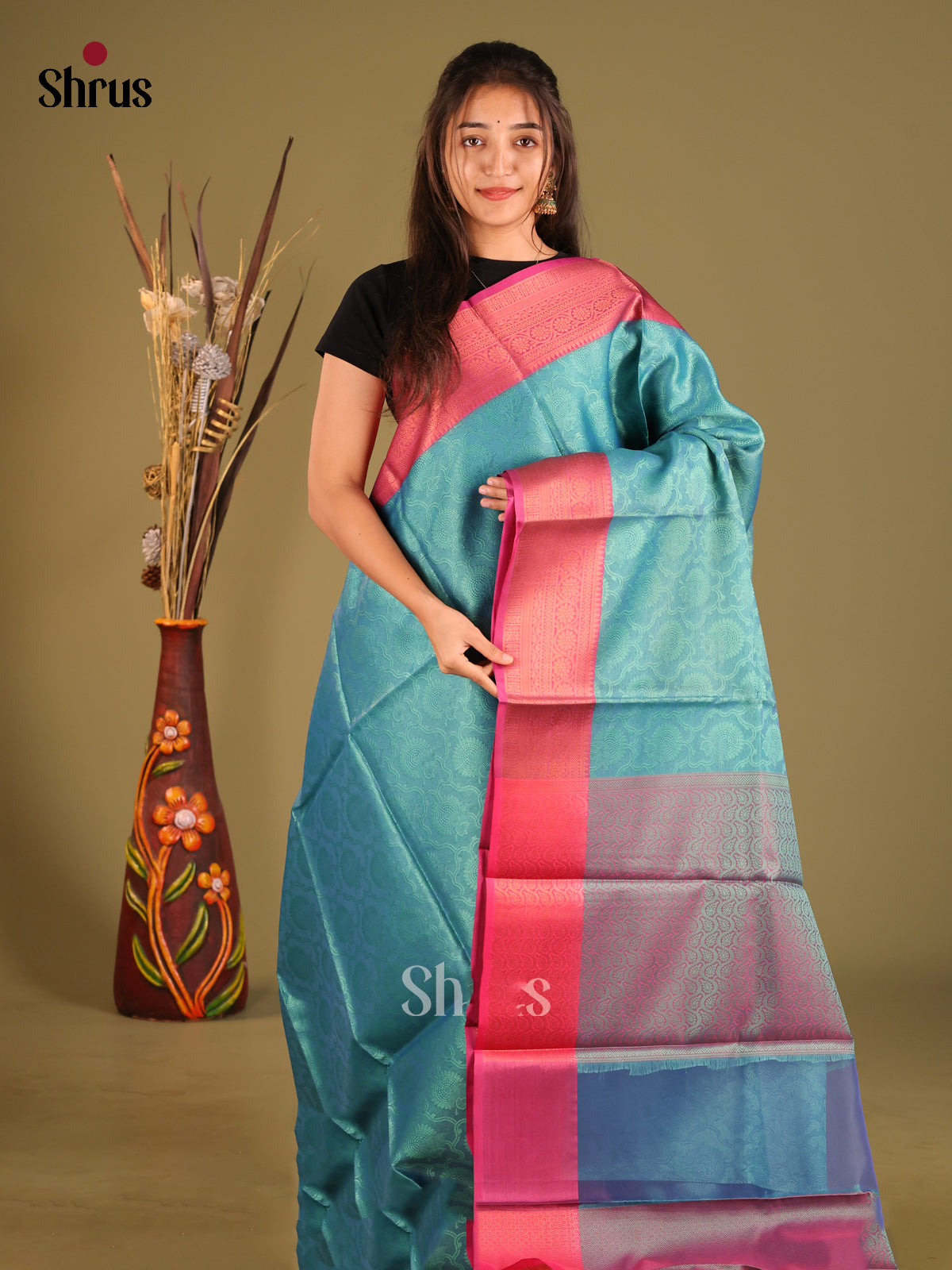 DHS11847 - Tanchoi Saree - Shop on Shrus.com