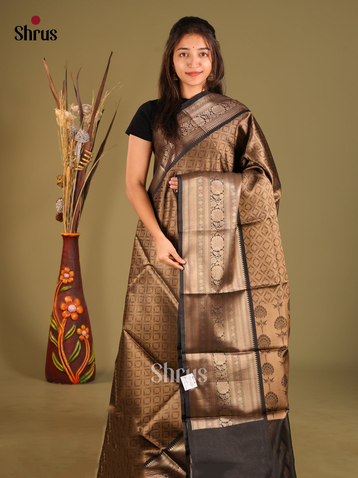 DHS11856 - Tanchoi Saree - Shop on Shrus.com