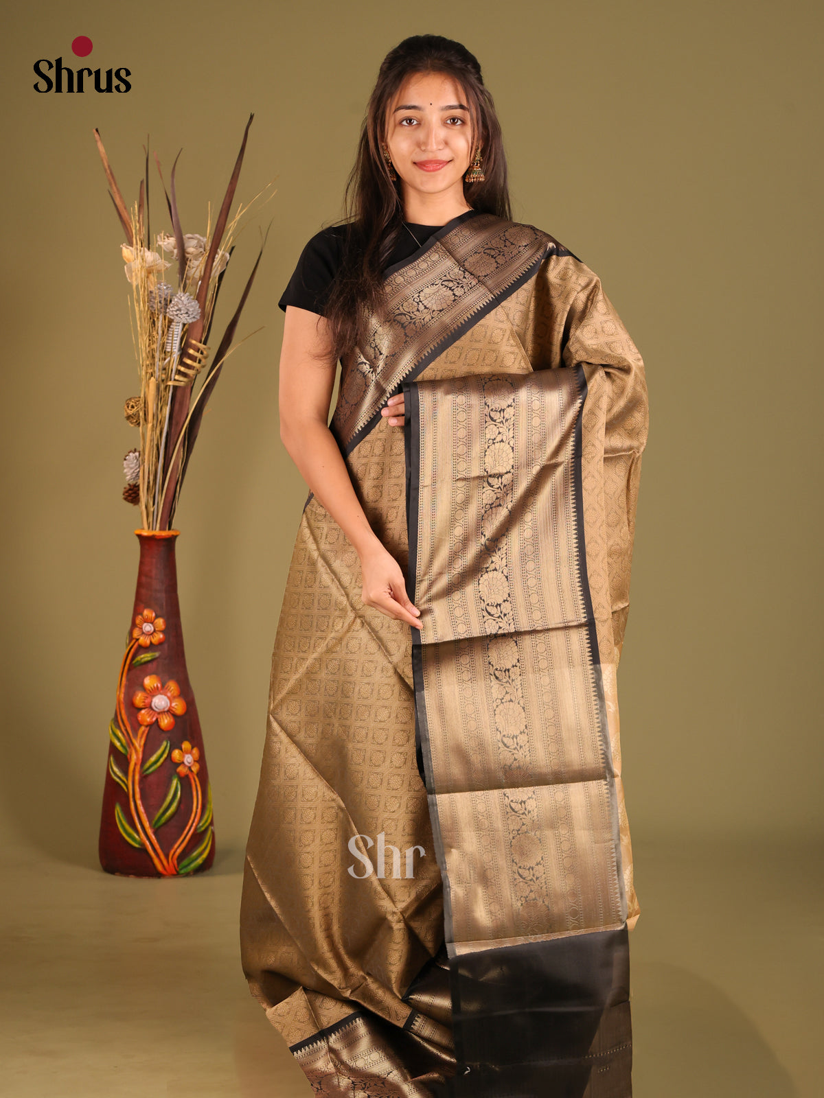 DHS11857 - Tanchoi Saree - Shop on Shrus.com