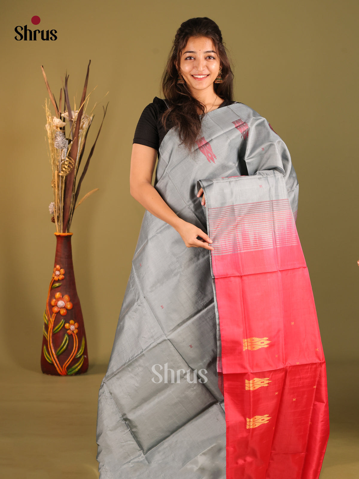 Grey & Red - Banana Pith without blouse Saree - Shop on Shrus.com