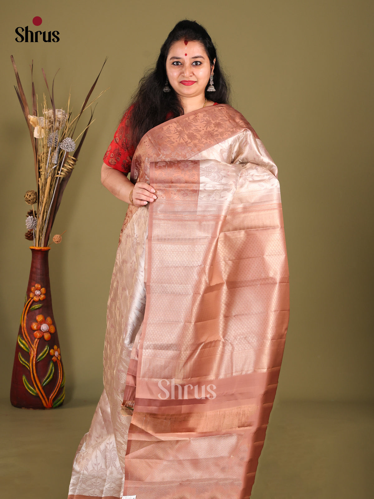Cream & Brown Kanchipuram silk Saree with zari floral nestling Brocade