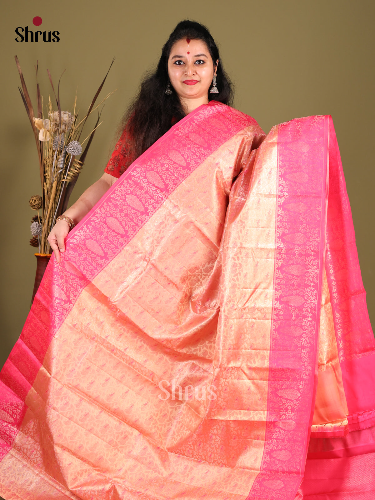 Chic Peach Kanchipuram silk Saree with Floral Nestling Brocade Body & Pink border -1