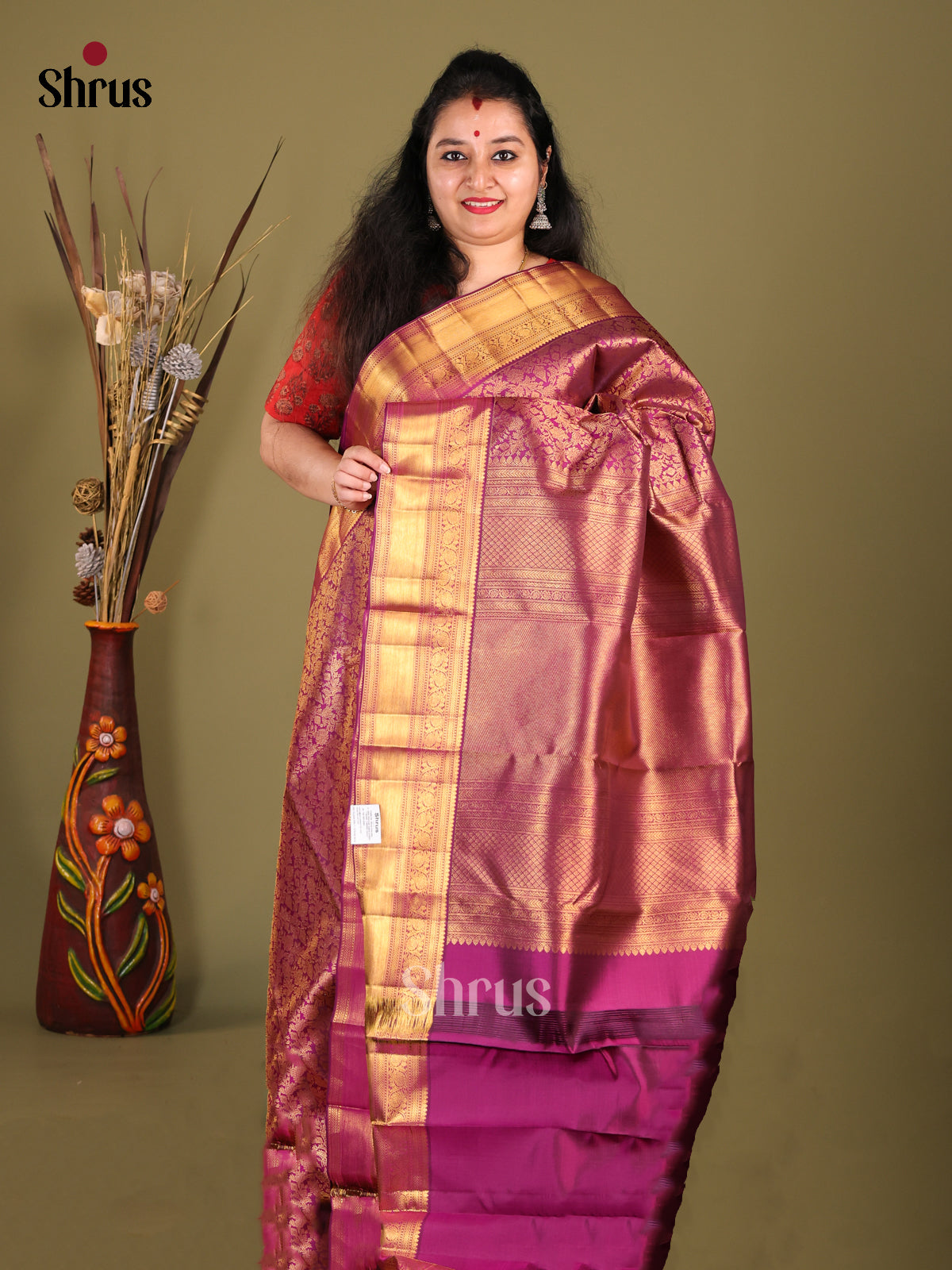 Shimmering Purple Kanchipuram Saree with Intricately Woven zari floral nestling brocade