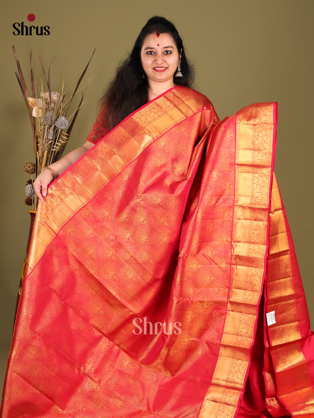 Glorious Red Kanchipuram Saree with Glistening golden zari brocade Body -1
