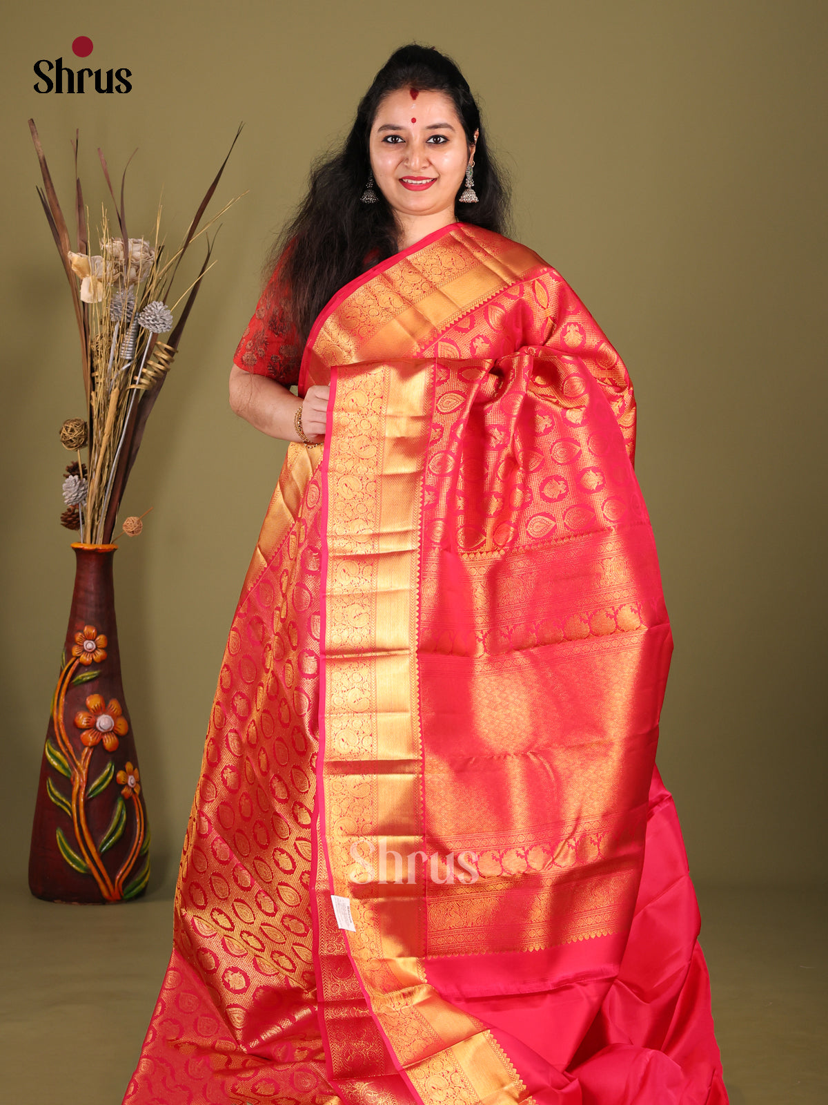 Pretty Reddish Pink Kanjivaram Saree with rich golden Brocade & Self Zari Woven Border 