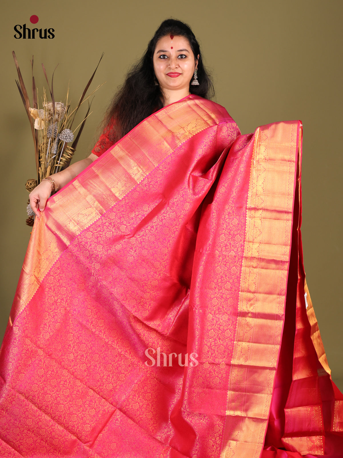 Gorgeous Pink Kanchipuram Saree with golden nestling brocade Design & Zari Border -1