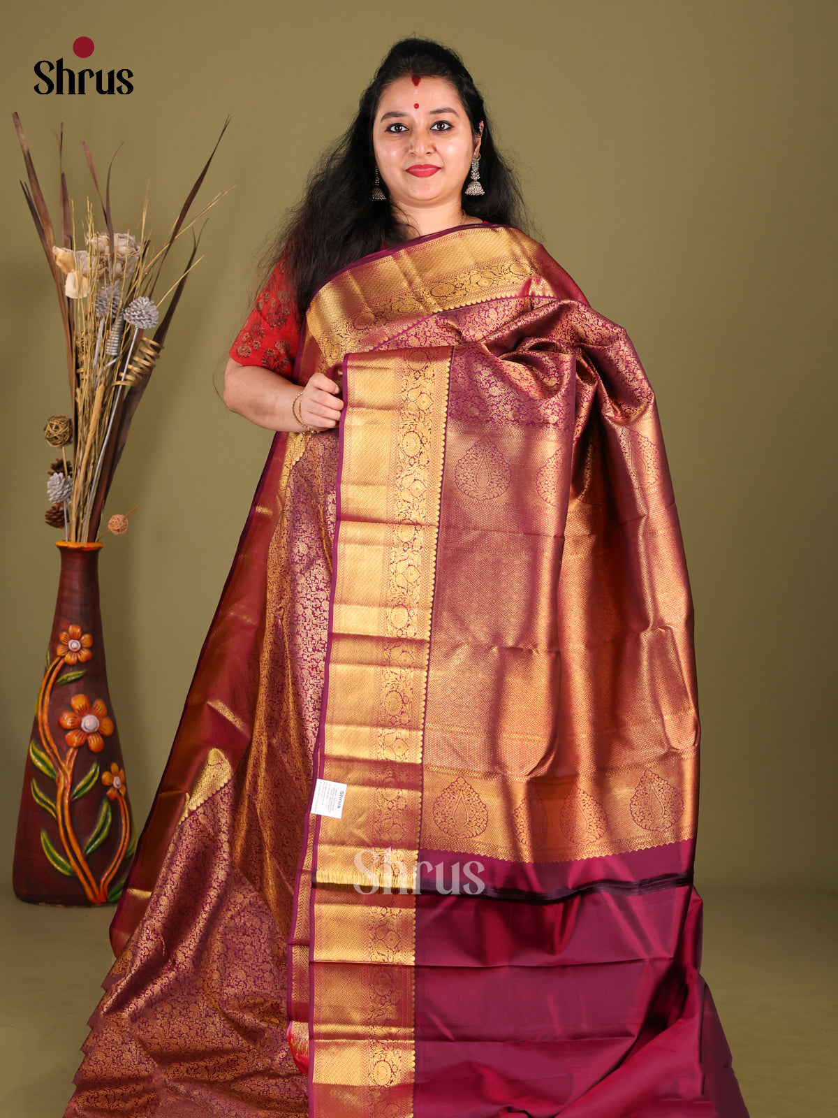 Classy Maroon Kanchipuram Saree with golden floral nestling brocade Design