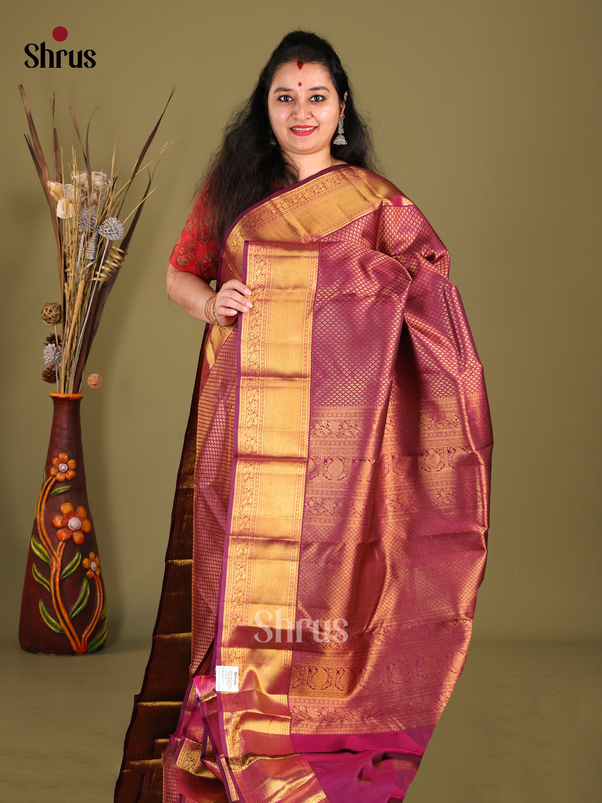 Classy Purple Kanjivaram silk Saree with Intricately Woven gold zari brocade 