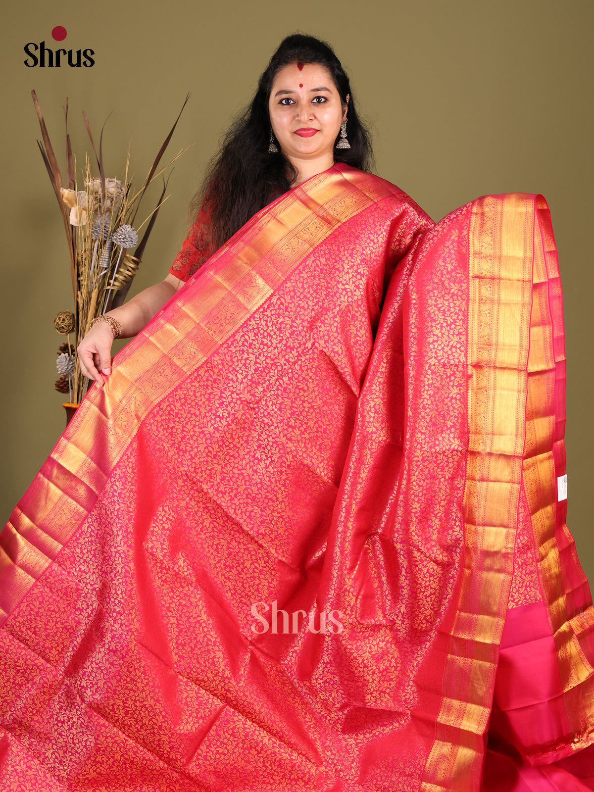 Timeless Pink Kanchipuram Saree with golden floral nestling brocade Pattern -1