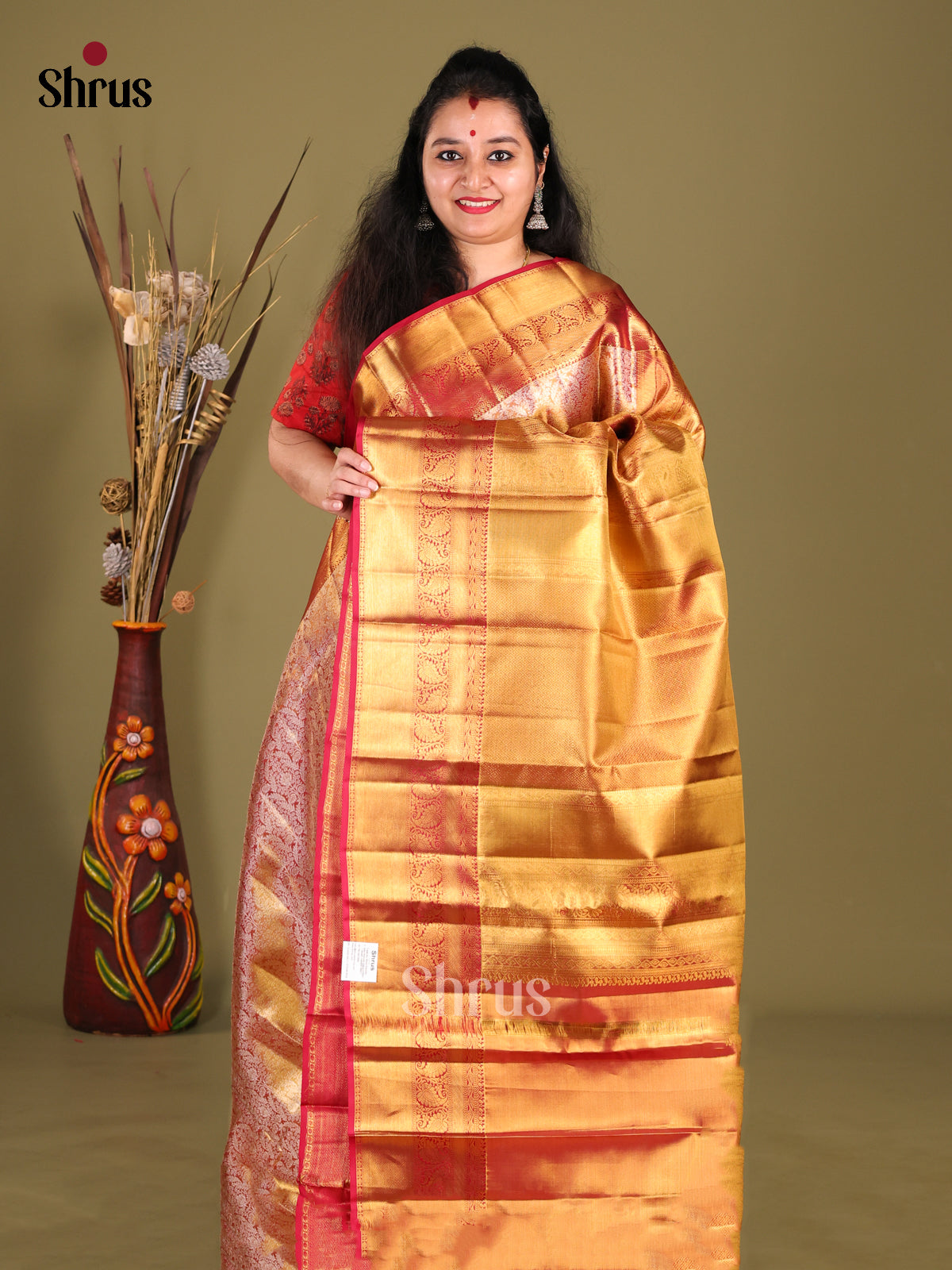 Grand Peach Kanchipuram silk Saree woven with rich Zari Brocade & red zari border