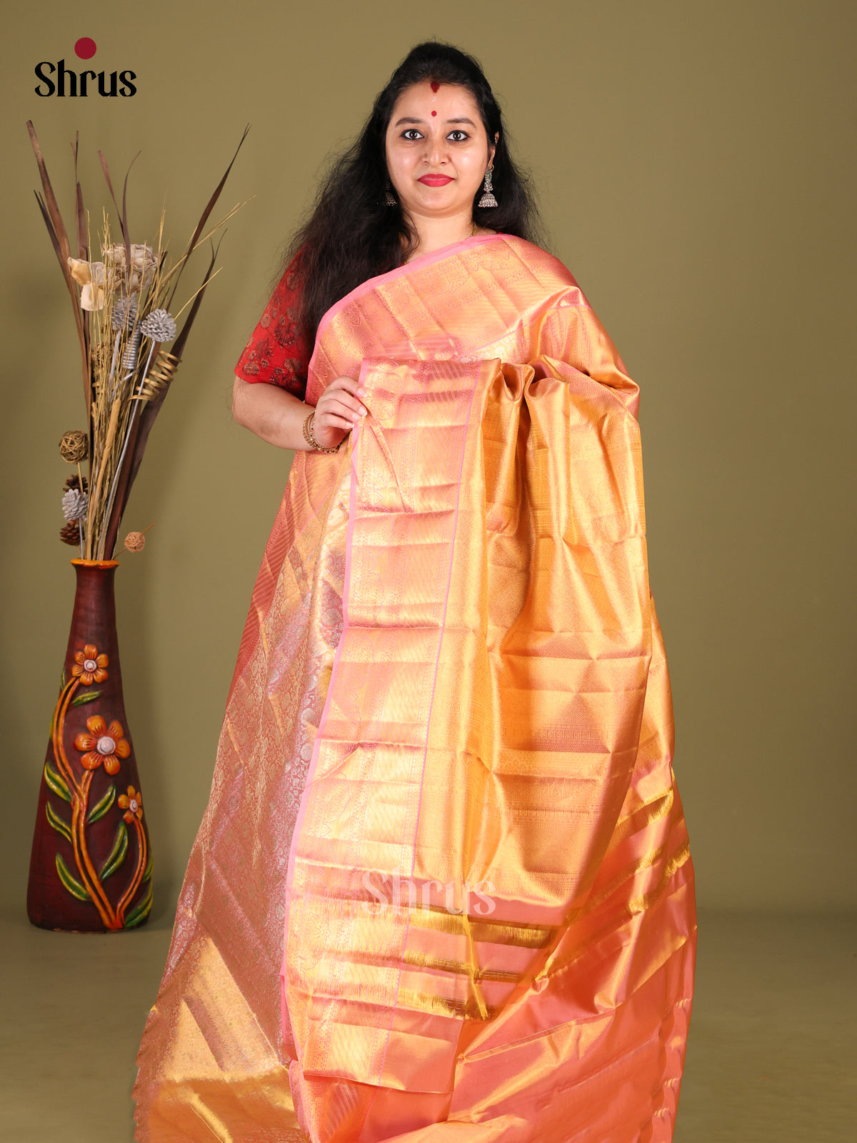 Glistening Peach & Golden Kanchipuram Saree With Rich Zari Brocade Body