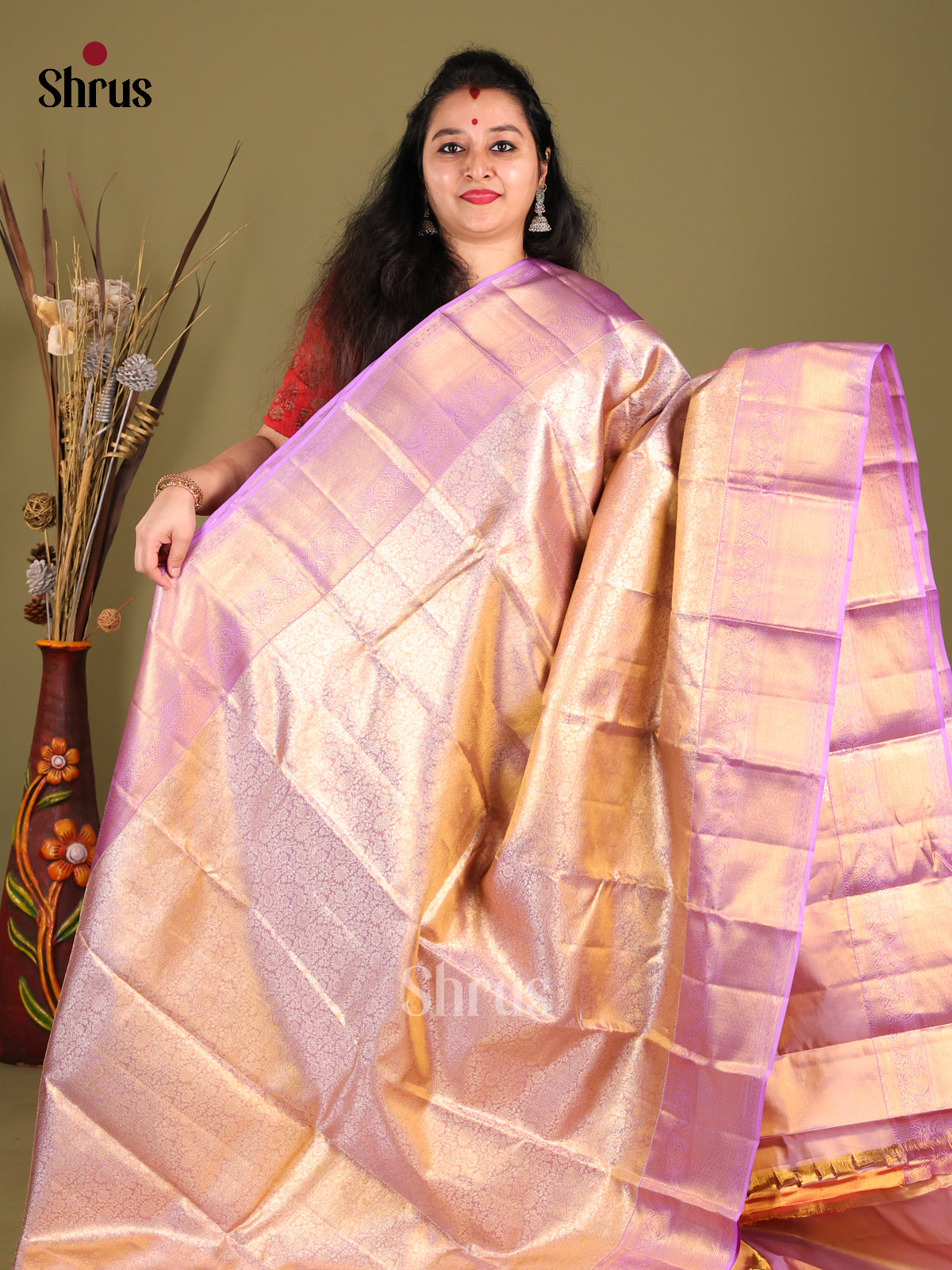 Charming Lavender Kanchipuram Saree with Intricately woven Zari Brocade Body