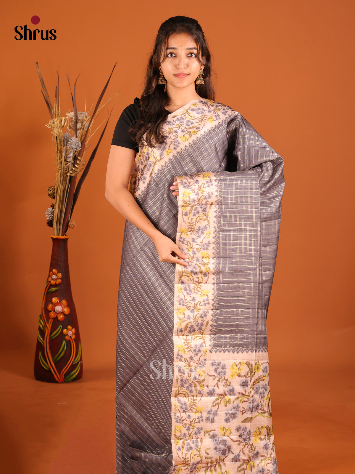 Grey & Cream- Moonga Silk Saree