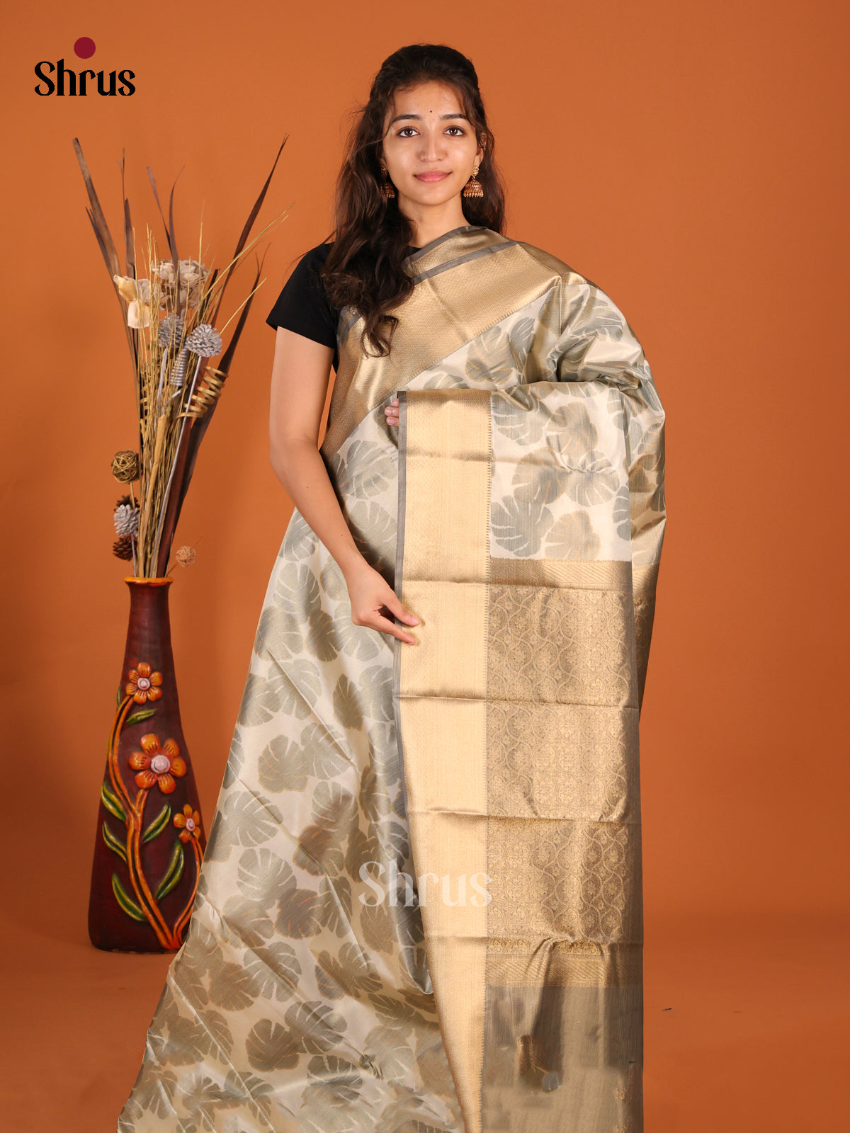Cream & Grey - Kanchipuram-halfpure Saree