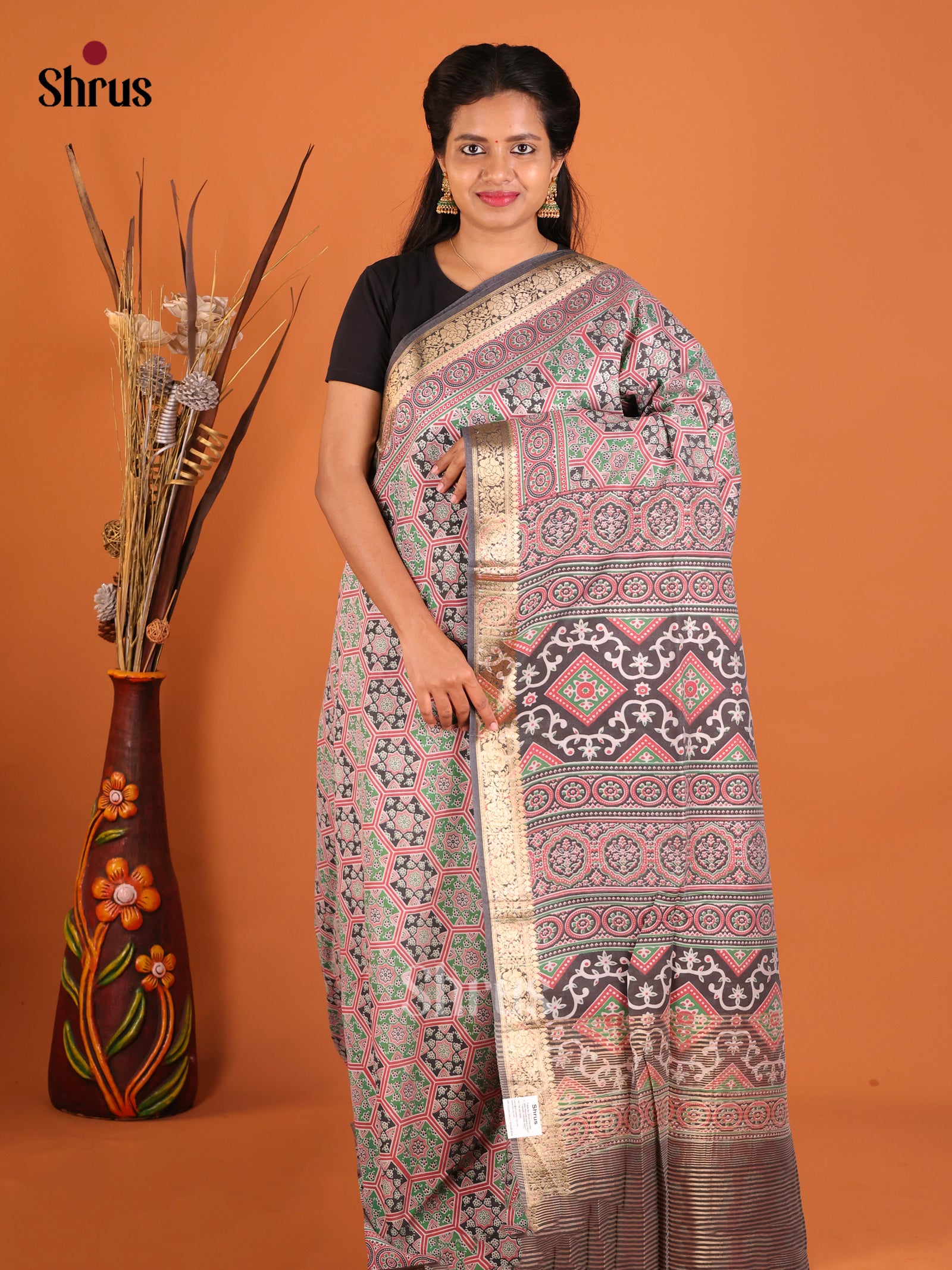 Green & Red- Moonga Silk Saree