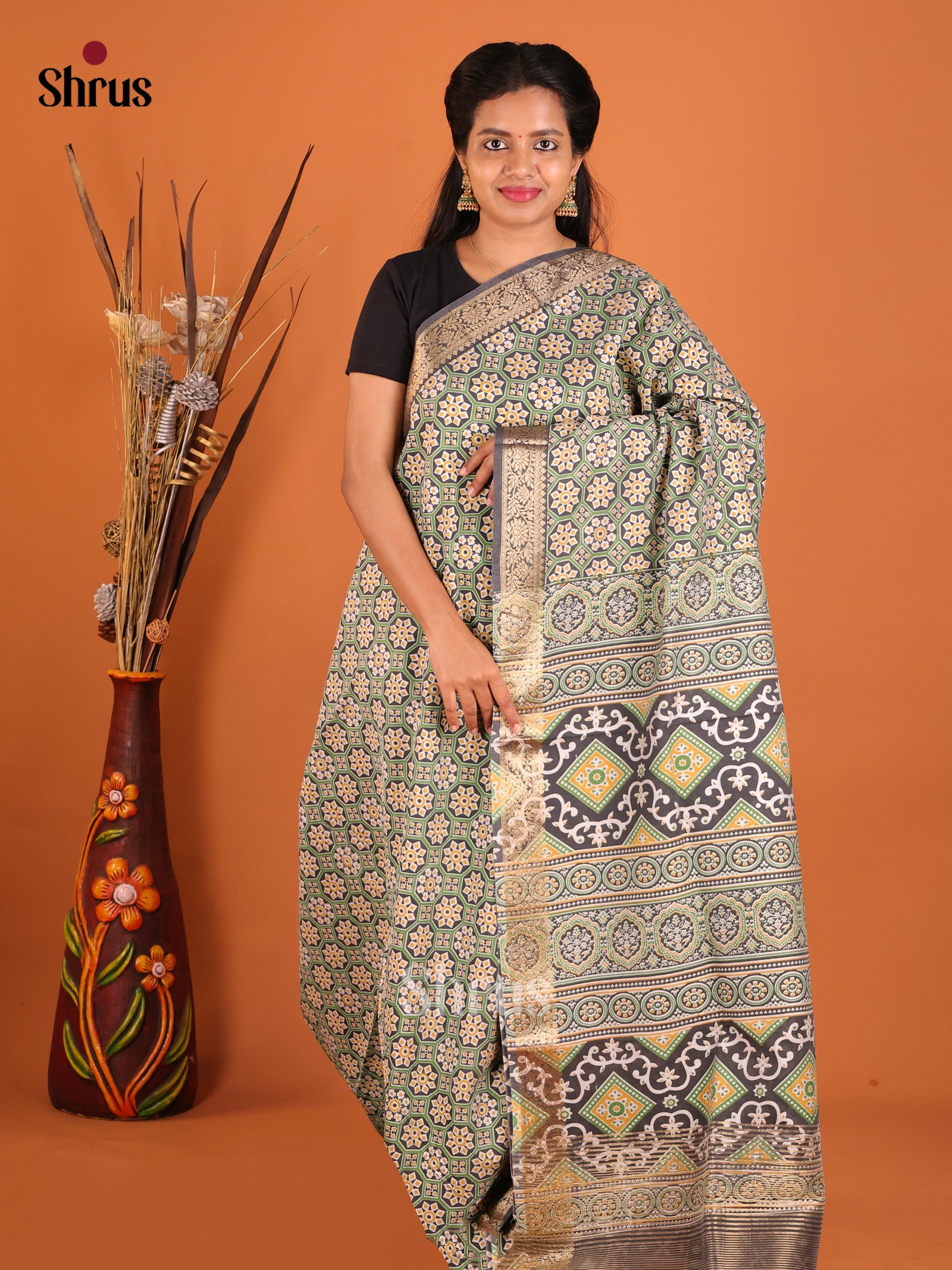 Green & Black - Moonga Silk Saree