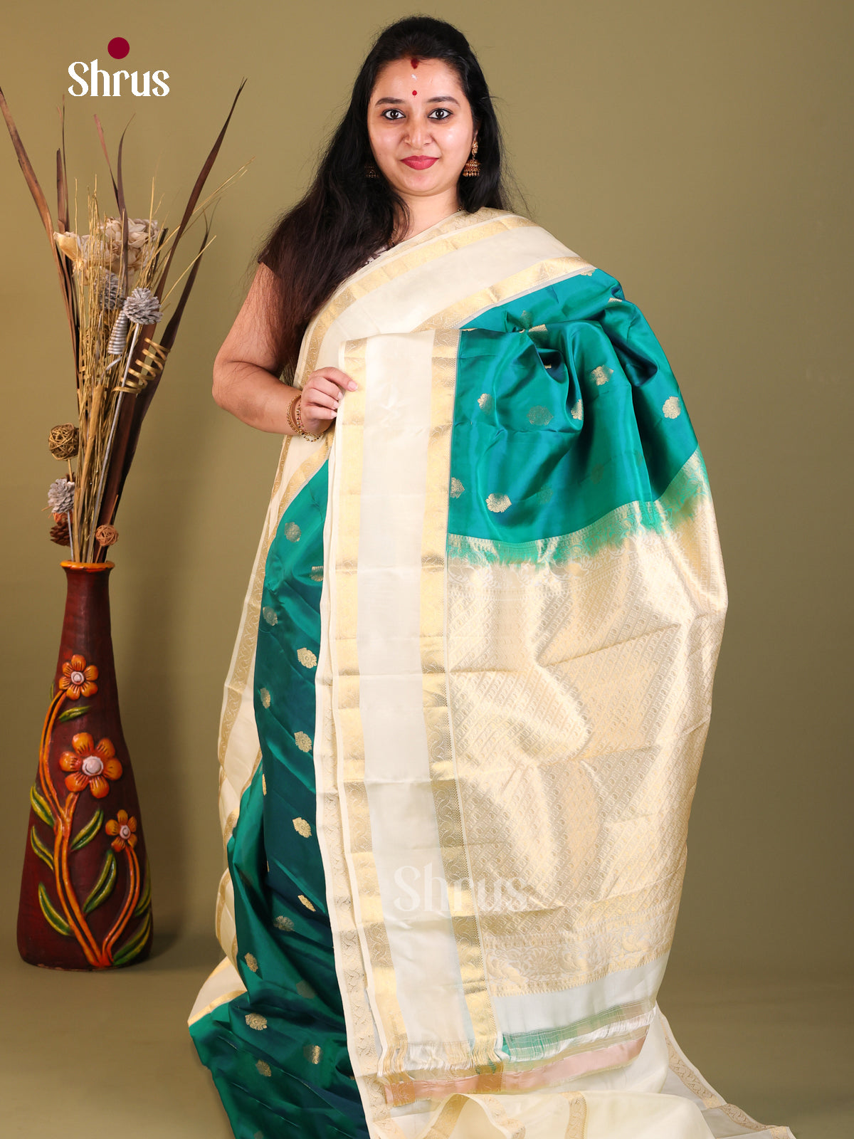 Green & Cream  Kanchipuram-halfpure Saree
