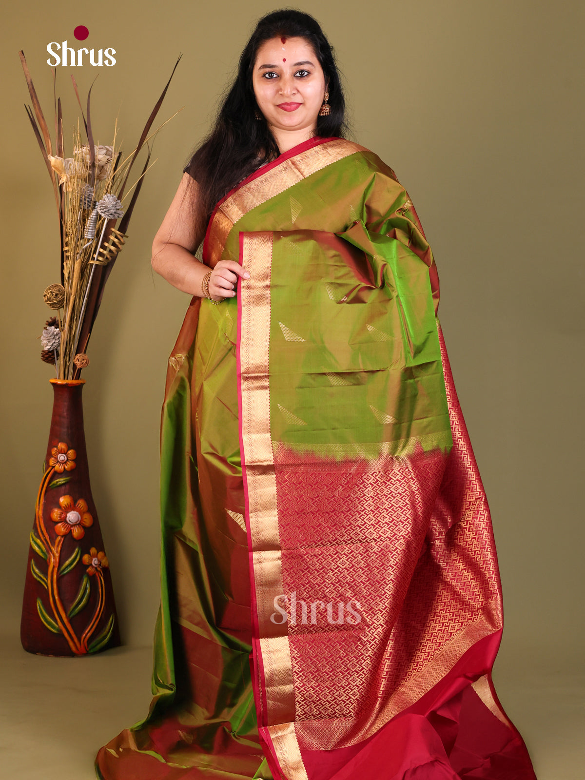 green maroon Kanchipuram Butta design Saree