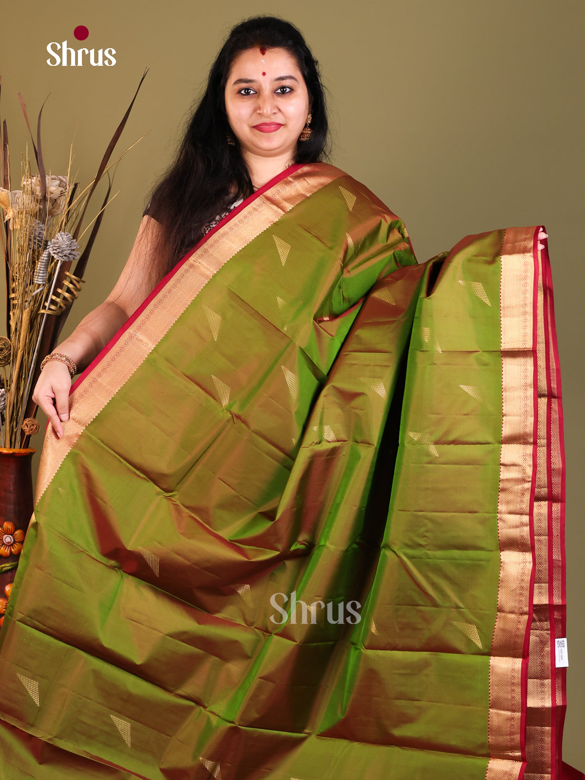 green maroon Kanchipuram Butta design Saree -1
