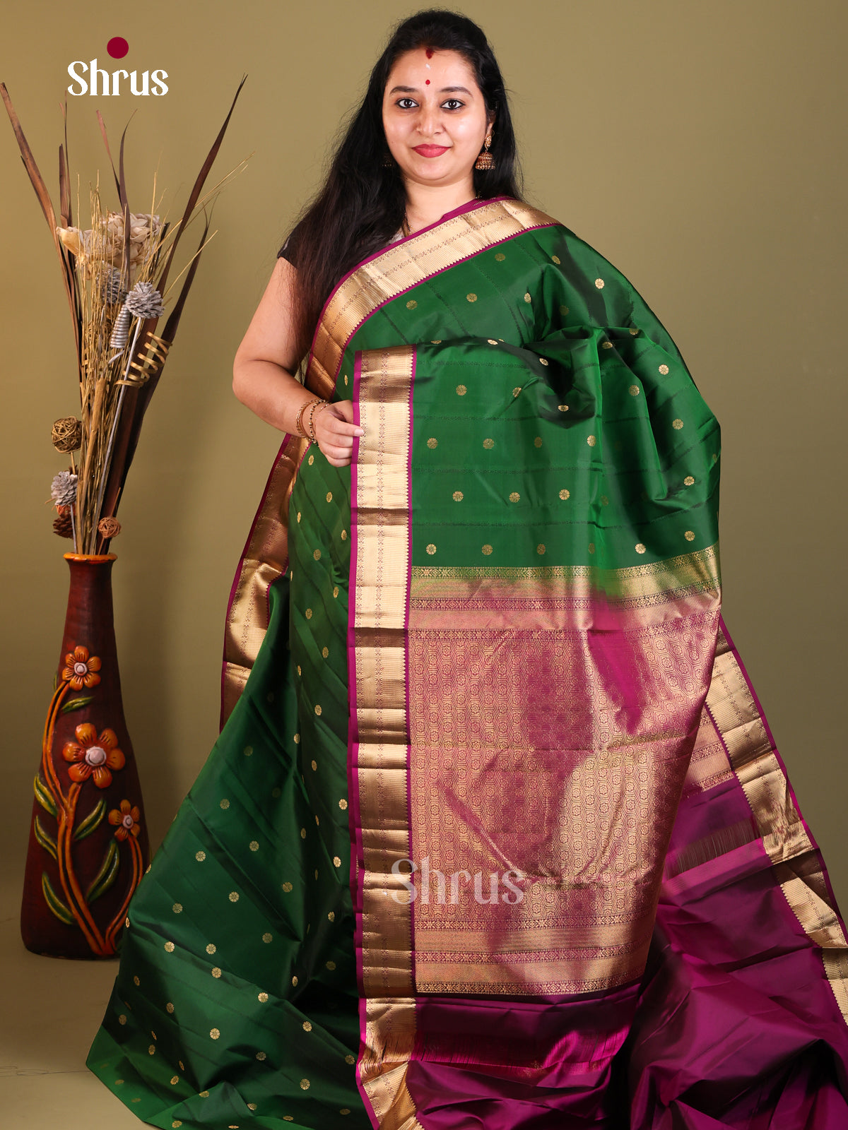 Red and Majanta Kanchipuram silk Saree