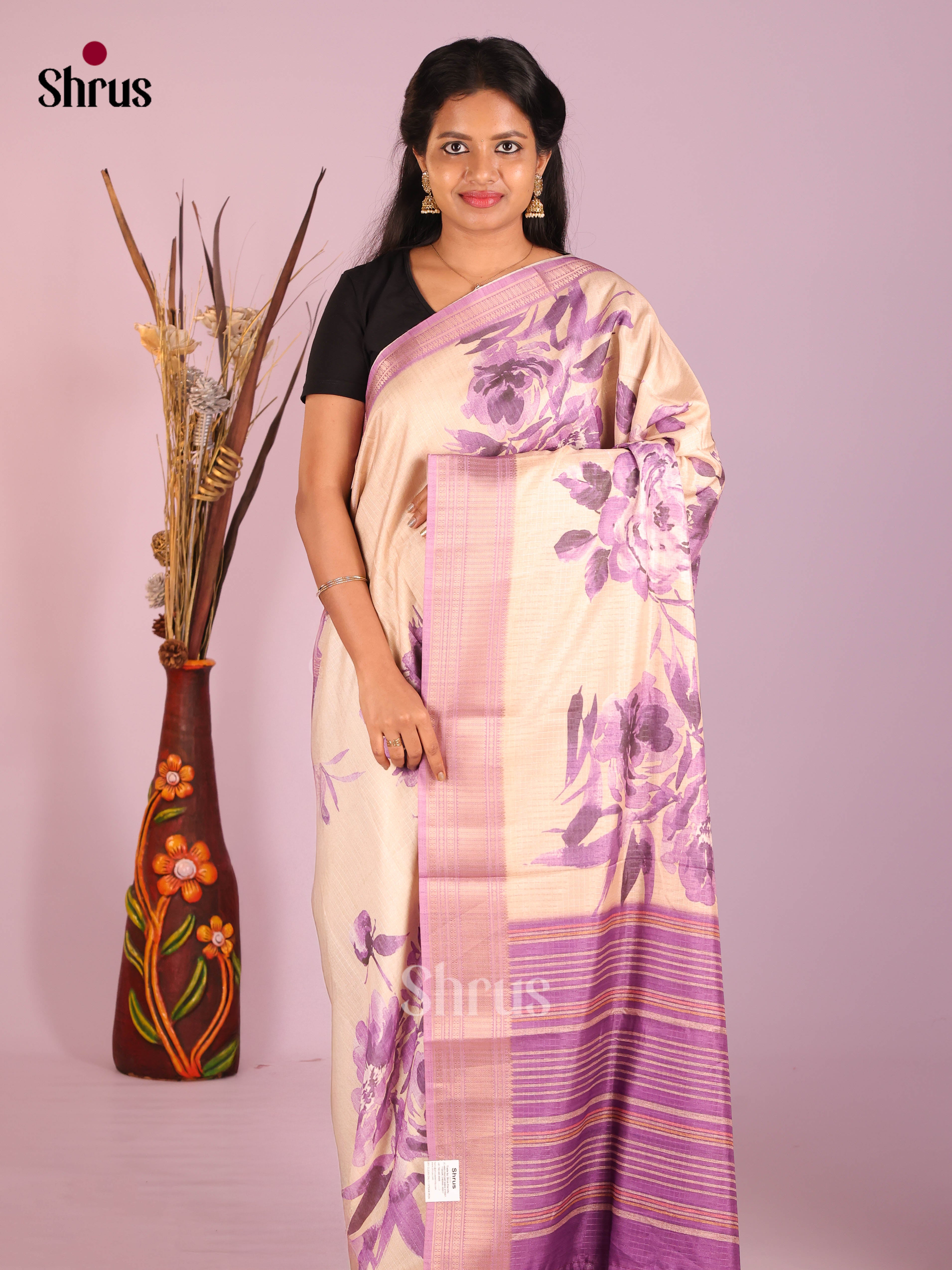 DIS08222 - Semi Dola silk Saree