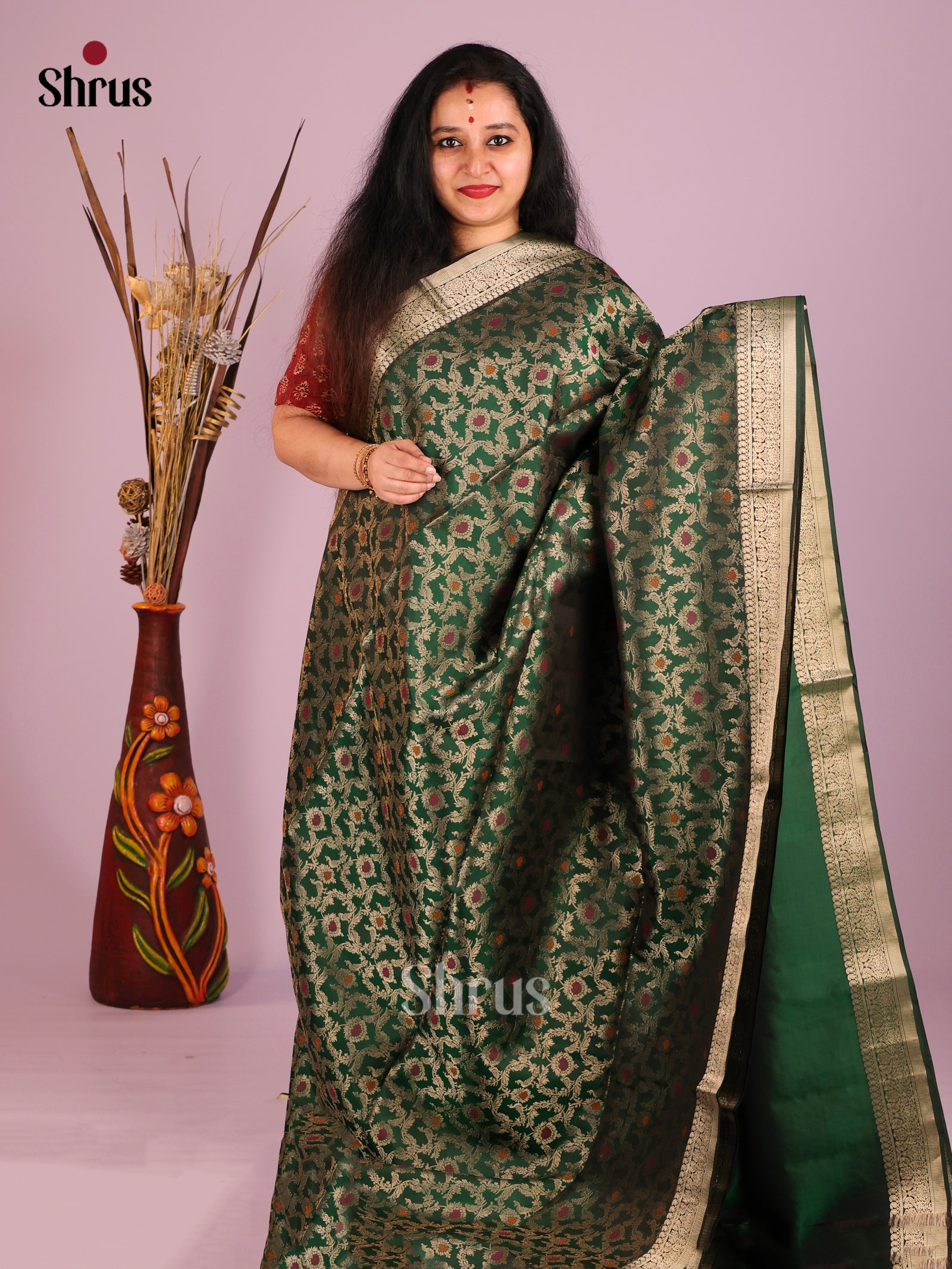 Enchanting Green Soft Silk Saree with gold floral nestling brocade & Meenakari Detailing 1